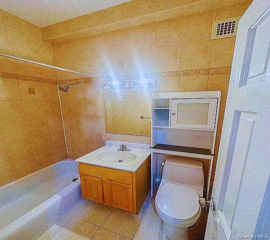 #14 photo, 61-20 Grand Central Parkway, クイーンズ区 Forest Hills , NY 11375