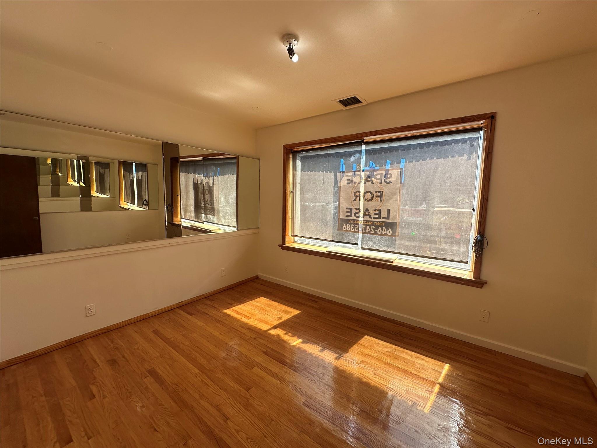 #2 photo, 76-09 Roosevelt Avenue, クイーンズ区 Jackson Heights , NY 11372