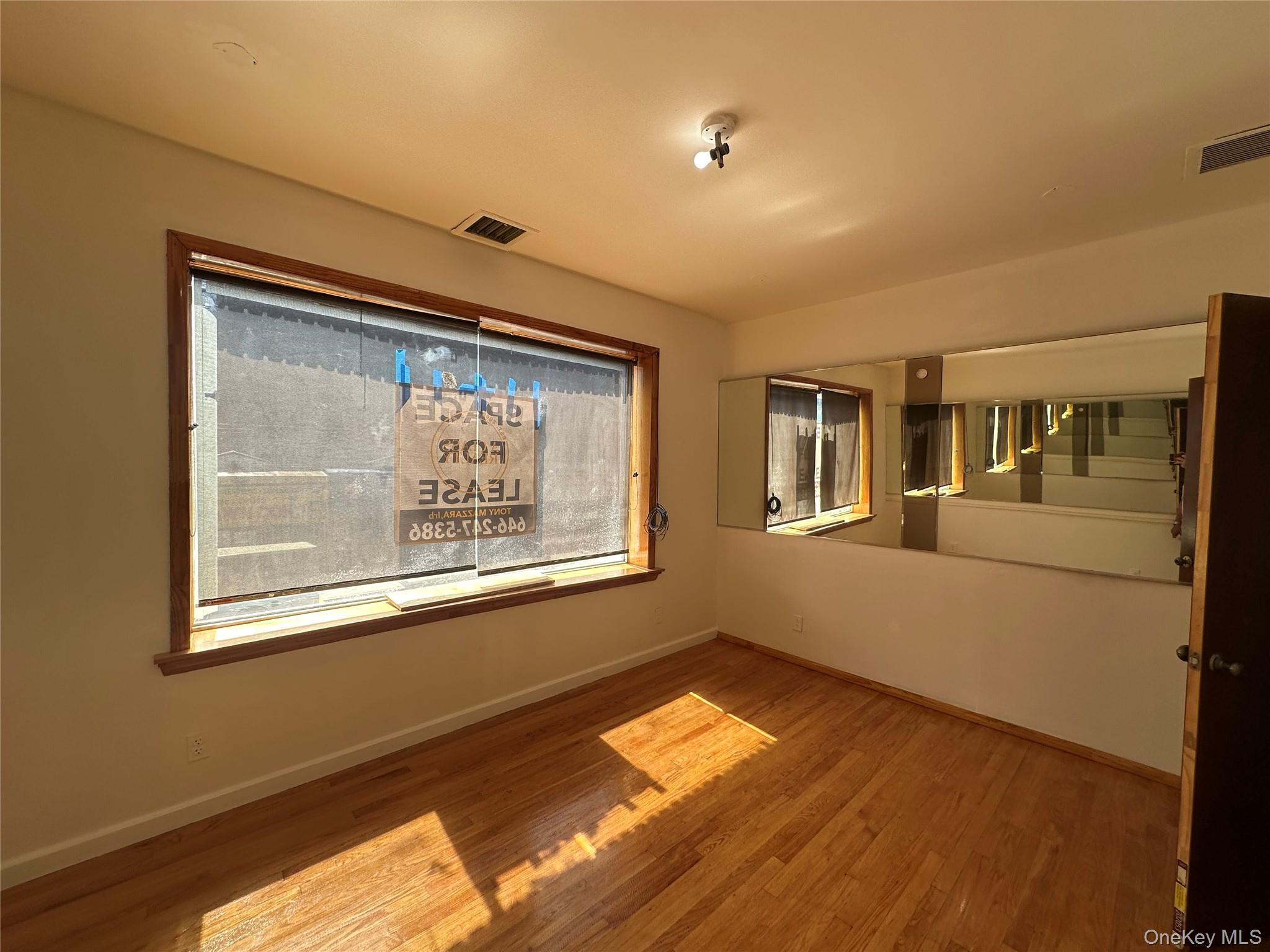 #3 photo, 76-09 Roosevelt Avenue, クイーンズ区 Jackson Heights , NY 11372