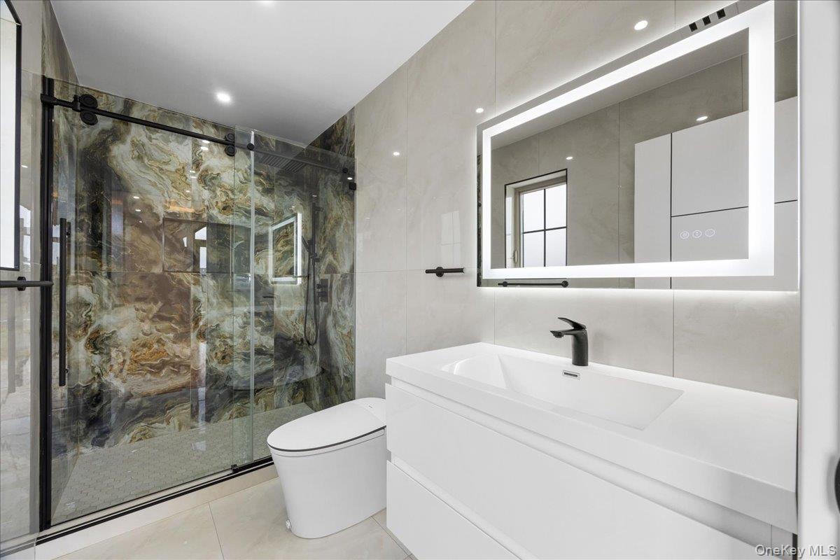 #19 photo, 2481 Putnam Drive, ナッソー郡 East Meadow , NY 11554