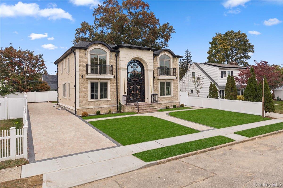 #2 photo, 2481 Putnam Drive, ナッソー郡 East Meadow , NY 11554