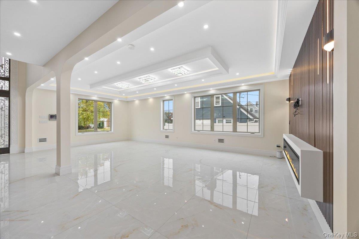 #4 photo, 2481 Putnam Drive, ナッソー郡 East Meadow , NY 11554