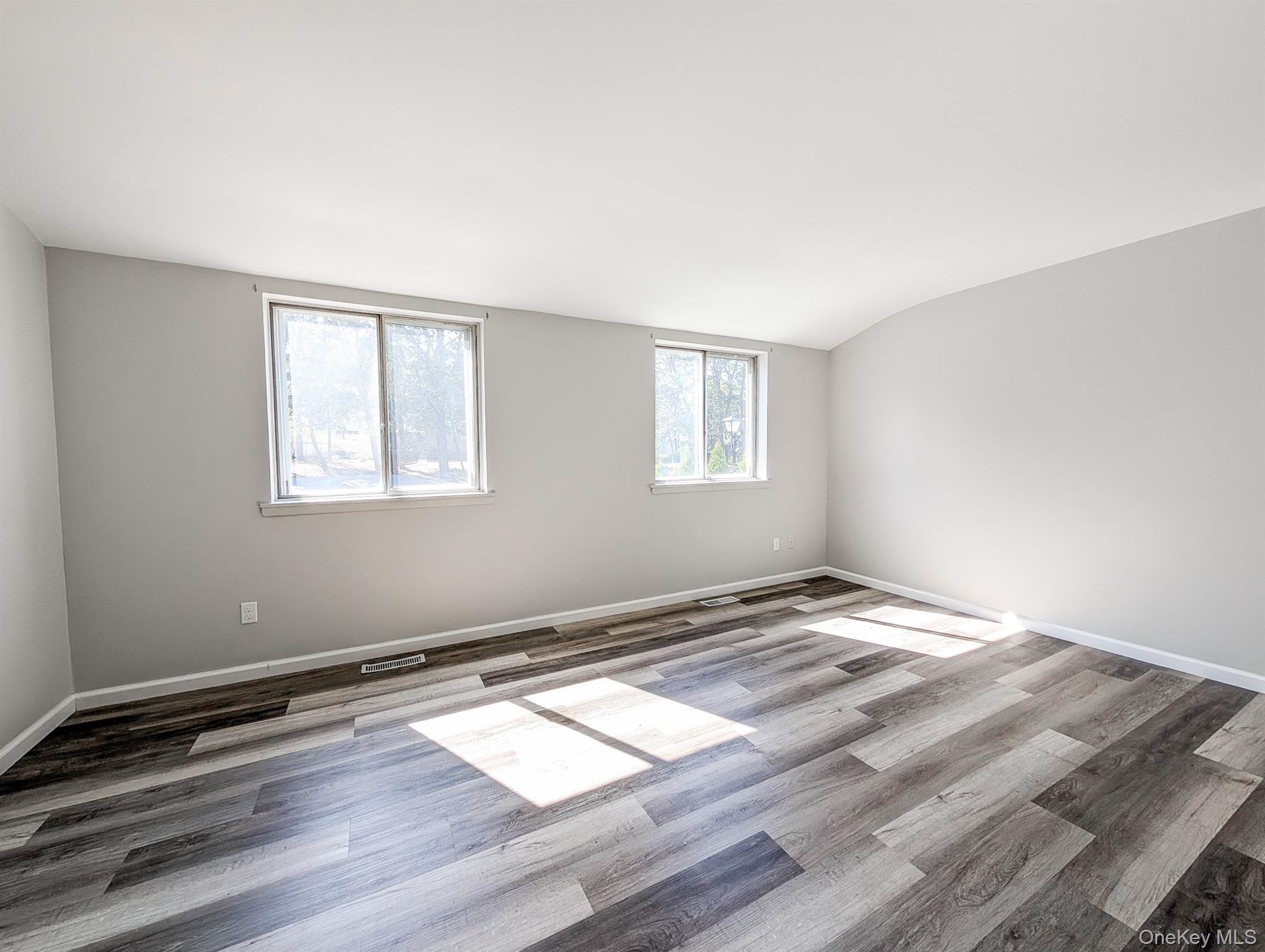 #11 photo, 136 Hill Crescent, サフォーク郡 Calverton , NY 11933