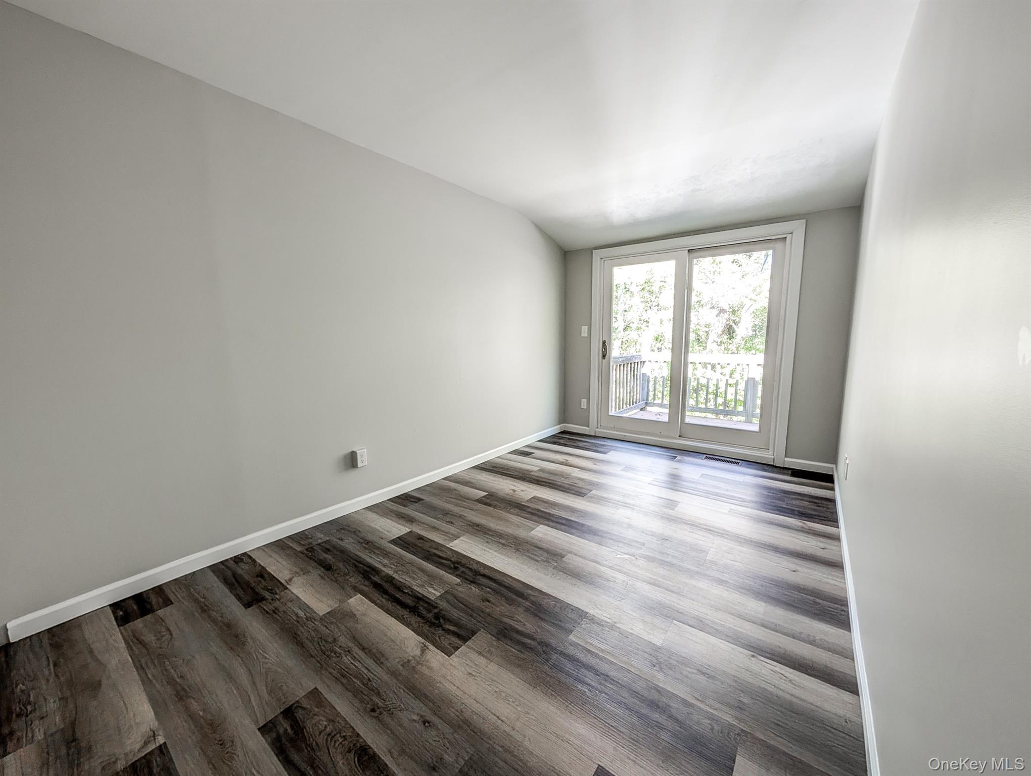 #13 photo, 136 Hill Crescent, サフォーク郡 Calverton , NY 11933