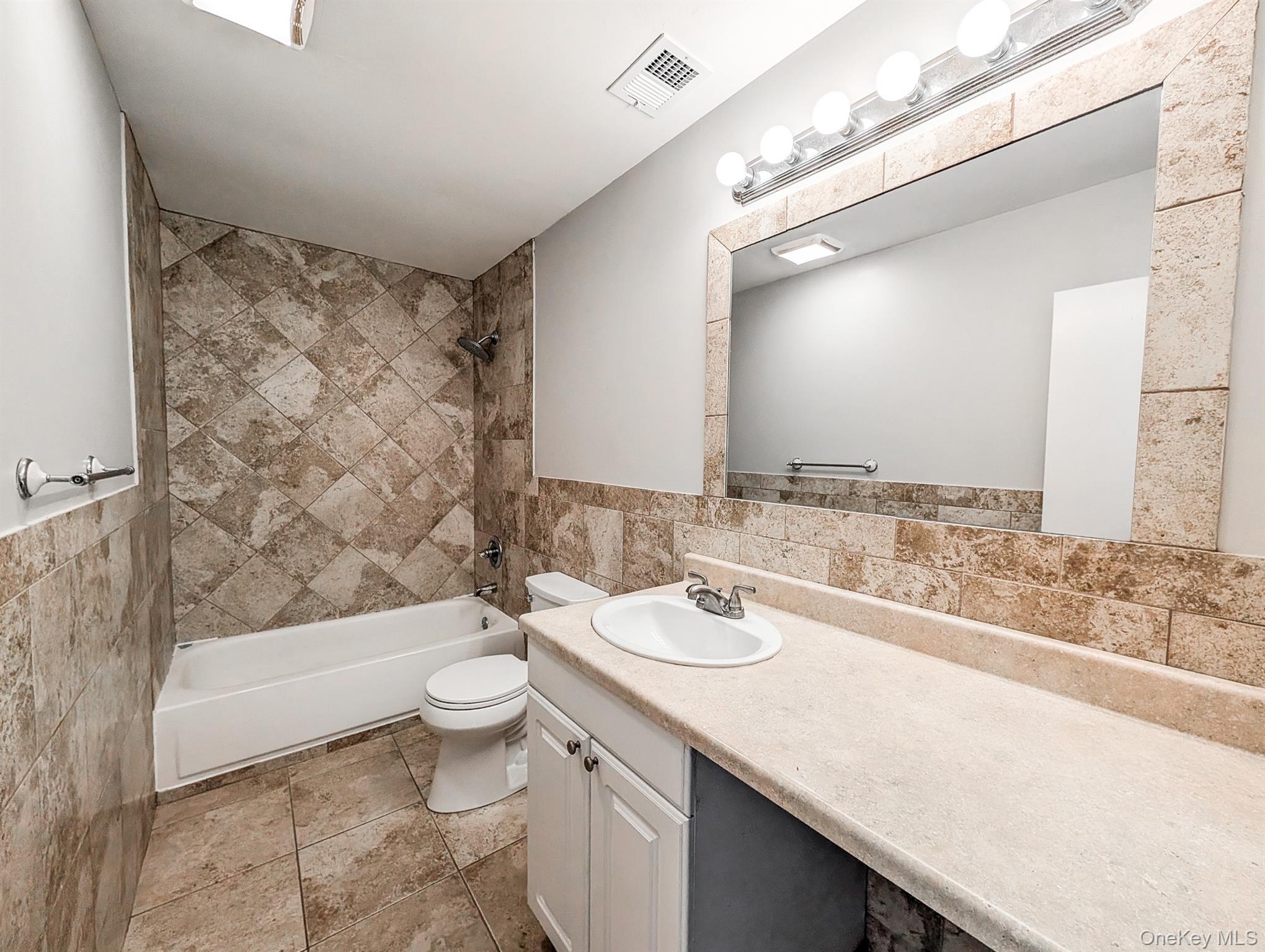 #18 photo, 136 Hill Crescent, サフォーク郡 Calverton , NY 11933