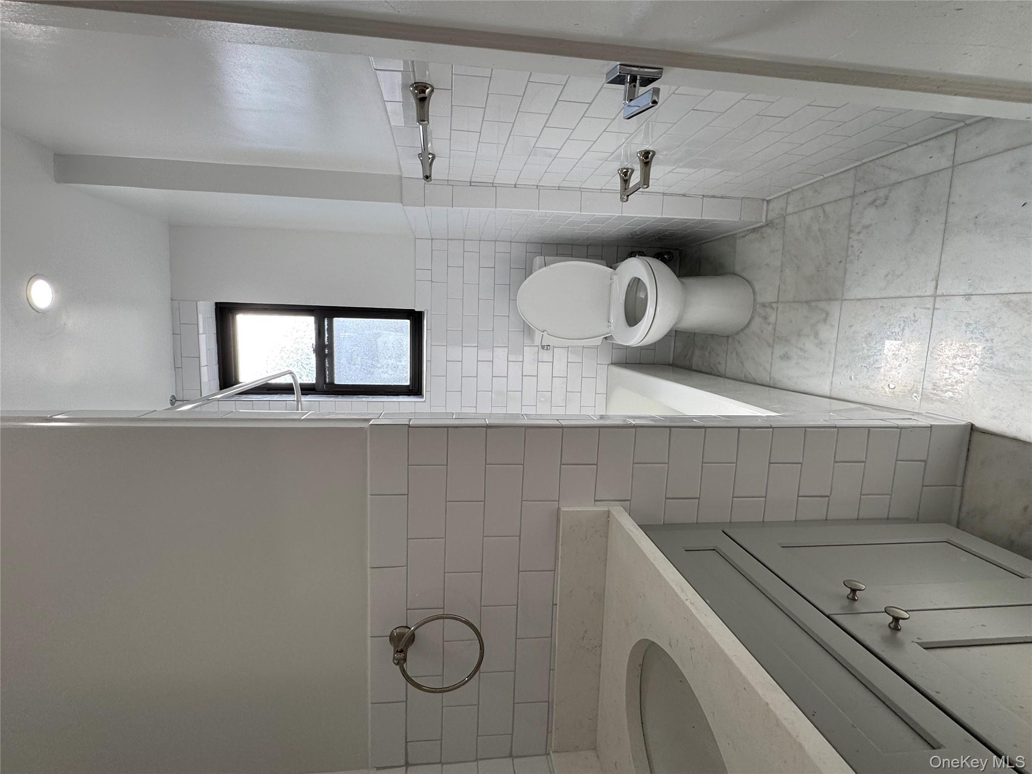 #3 photo, 762 Brady Avenue, Bronx , NY 10462