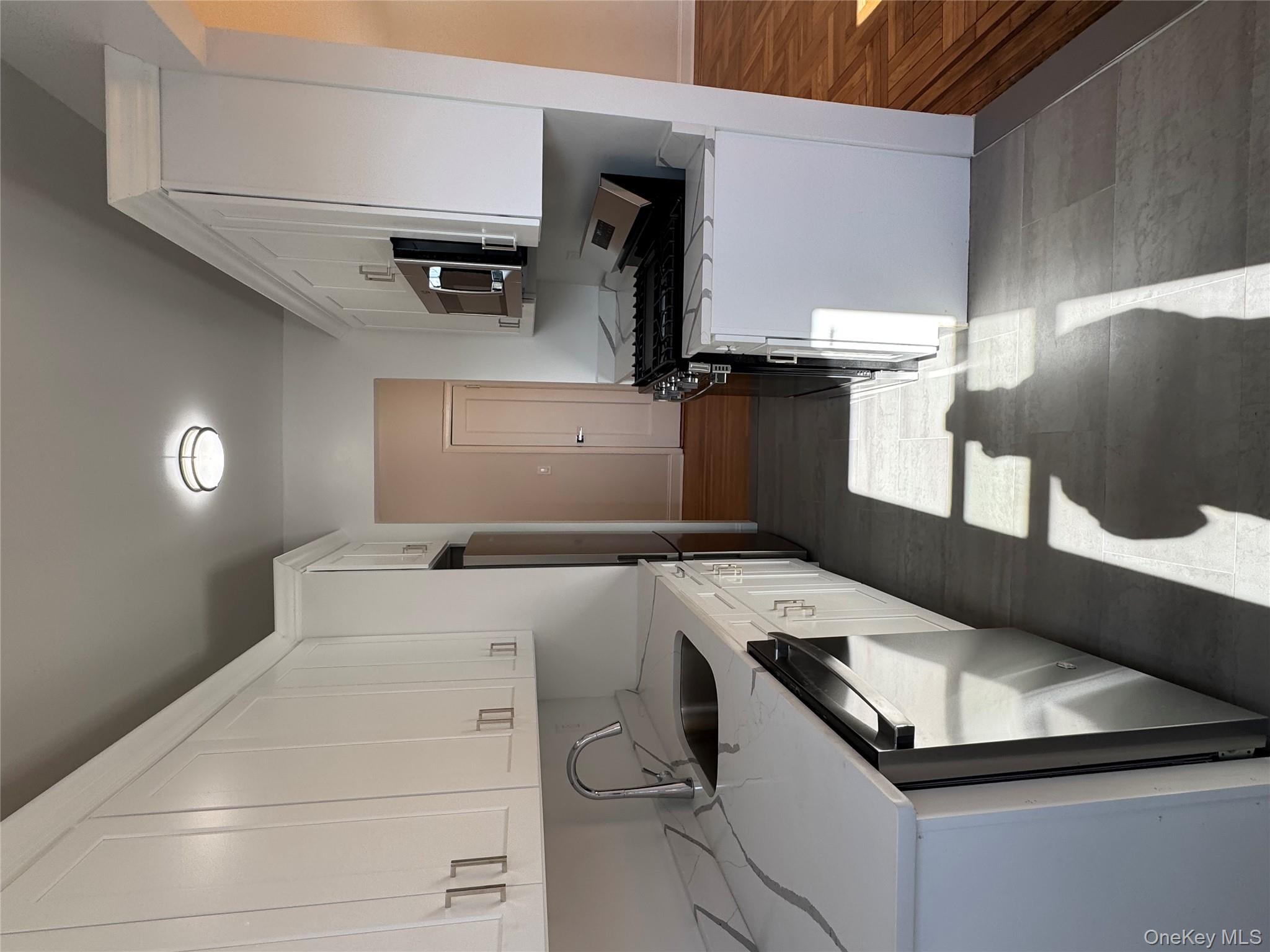 #8 photo, 762 Brady Avenue, Bronx , NY 10462