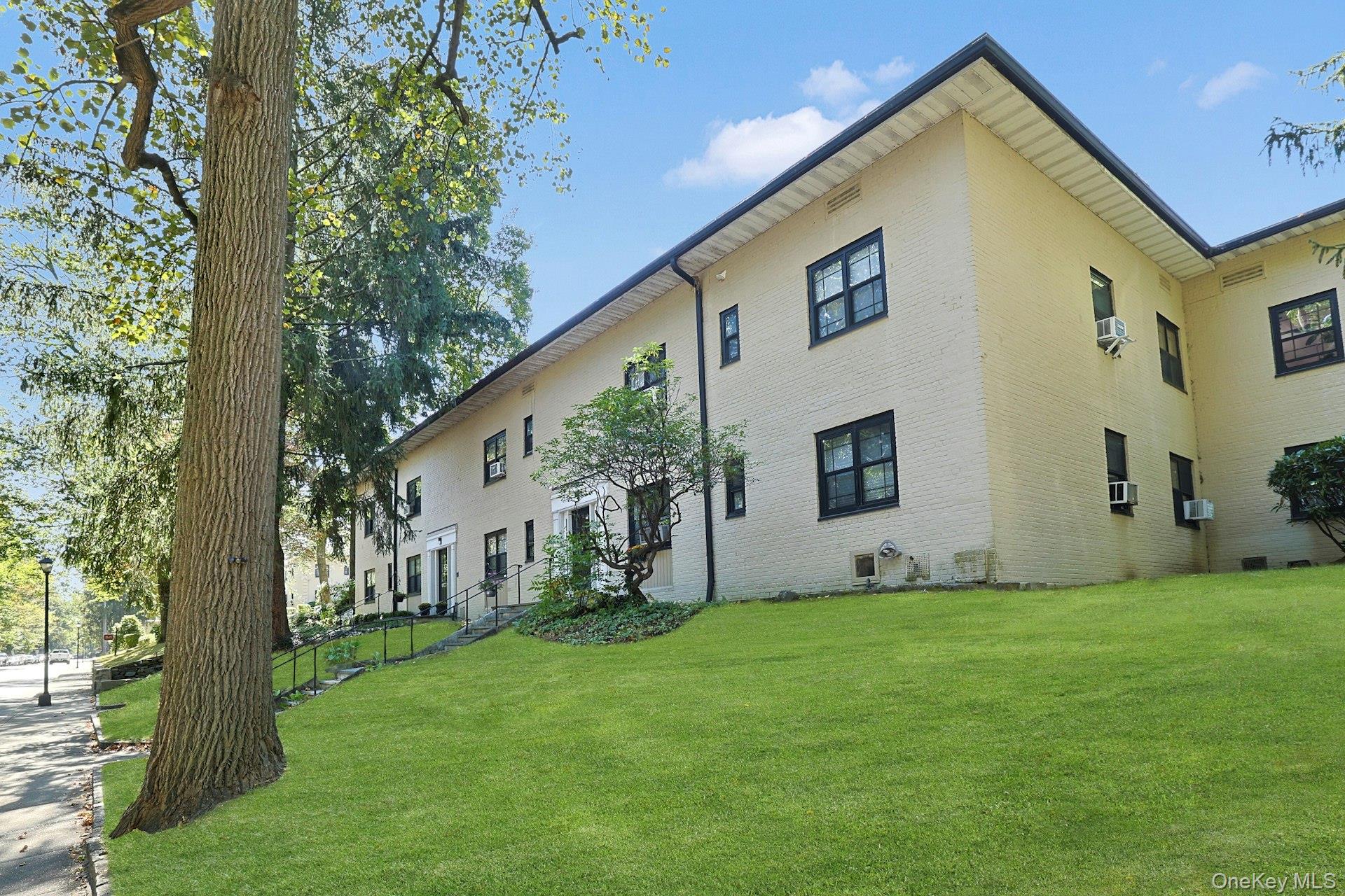 #2 photo, 1279 California Road, Eastchester , NY 10709