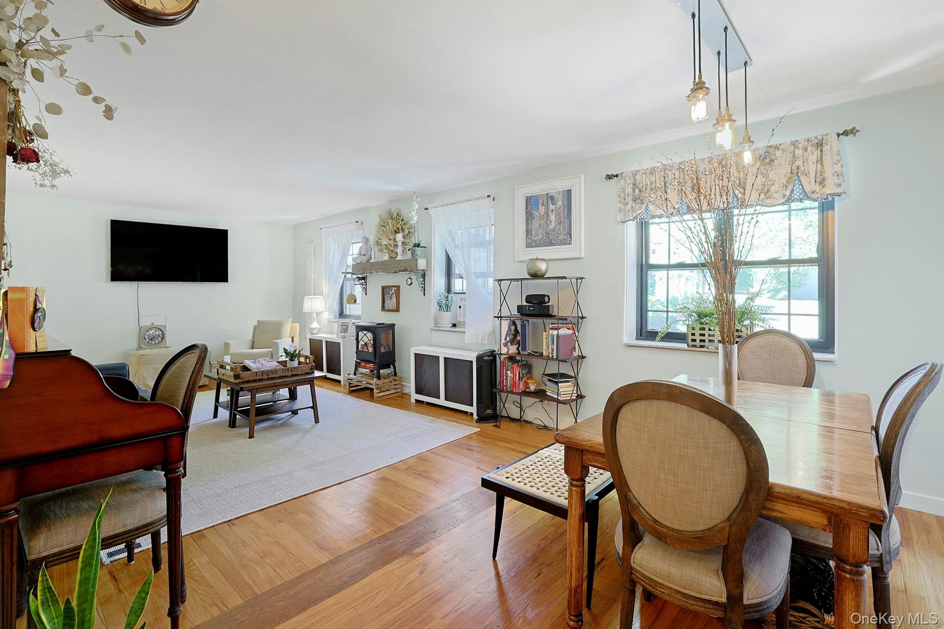 #5 photo, 1279 California Road, Eastchester , NY 10709