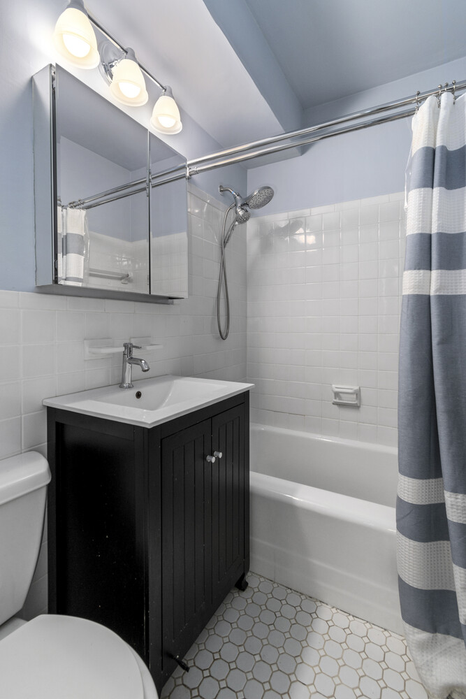 #6 photo, 311 E 71ST Street, マンハッタン Lenox Hill , NY 10021