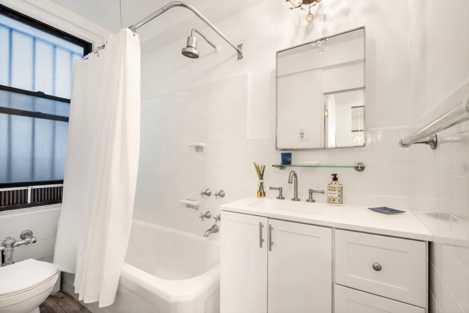 #6 photo, 235 E 73RD Street, Lenox Hill , NY 10021