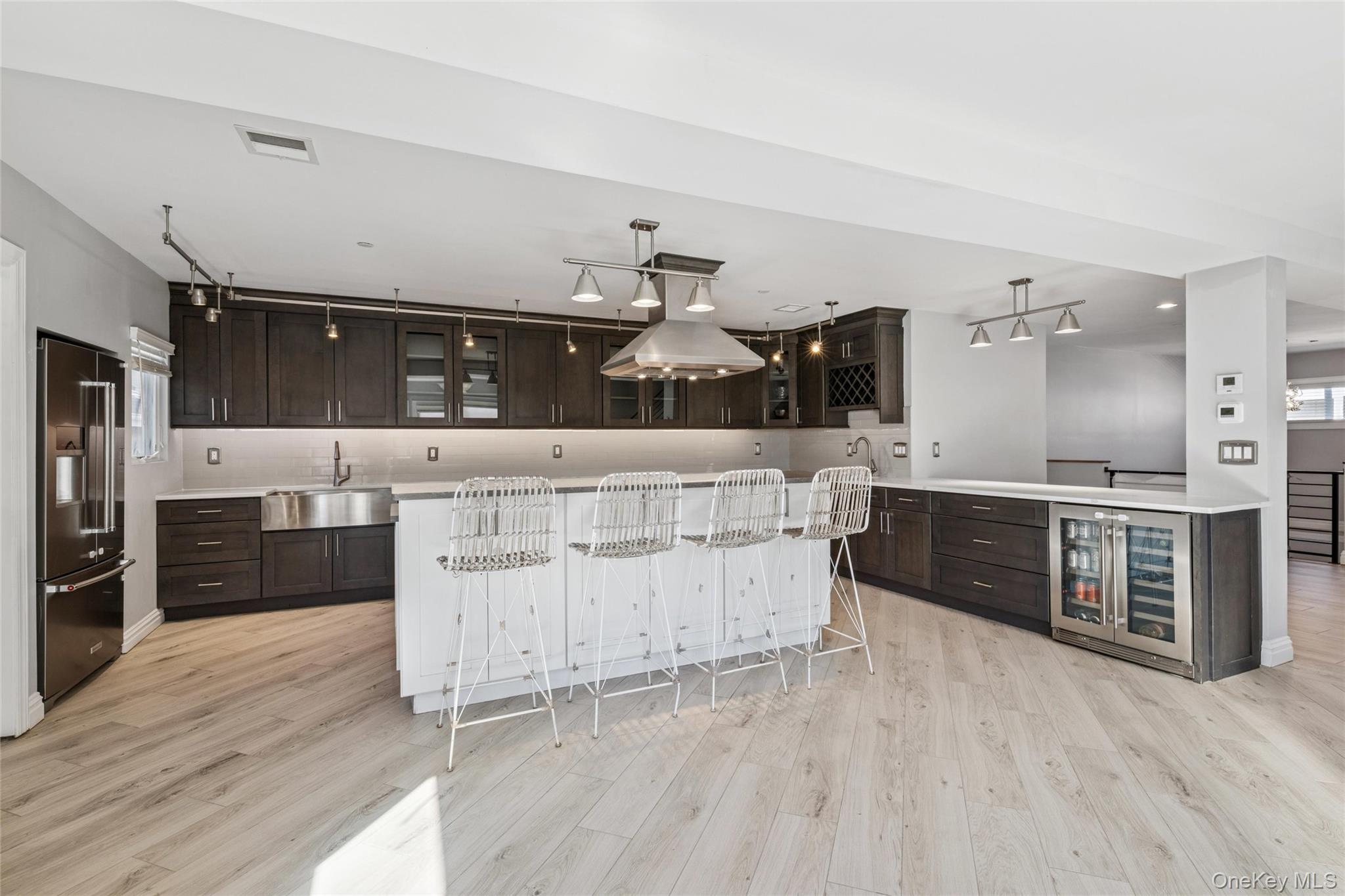 #2 photo, 71 Michigan Street, ナッソー郡 Long Beach , NY 11561