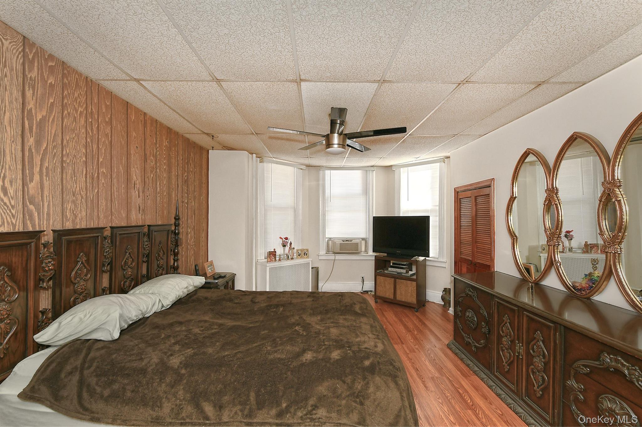 #16 photo, 3094 47th Street, Astoria , NY 11103