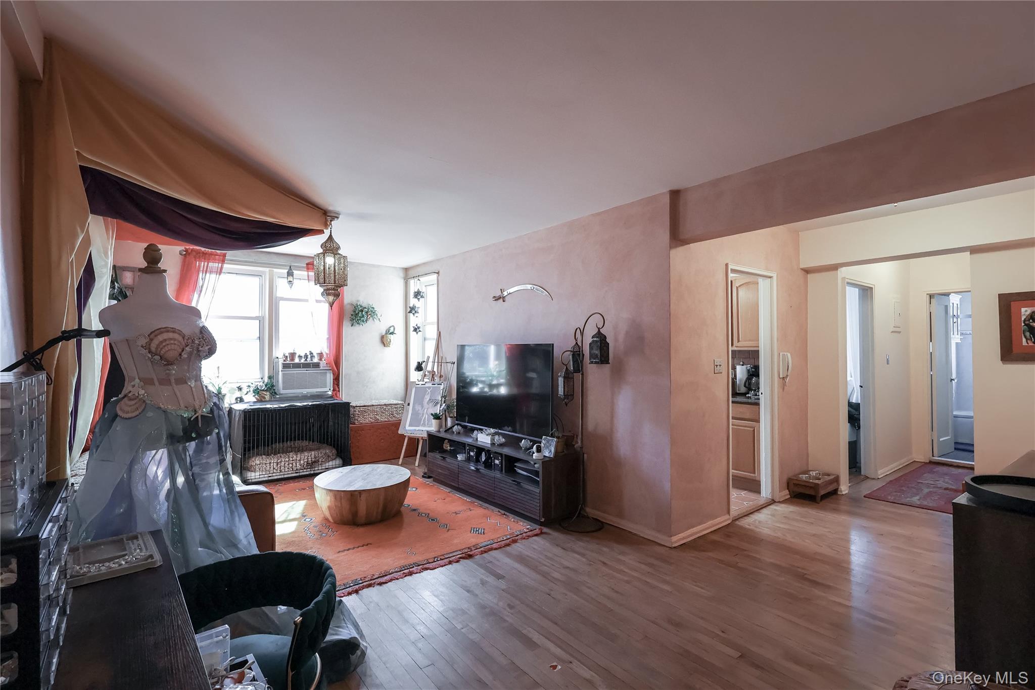 #1 photo, 88-01 35th Avenue, クイーンズ区 Jackson Heights , NY 11372