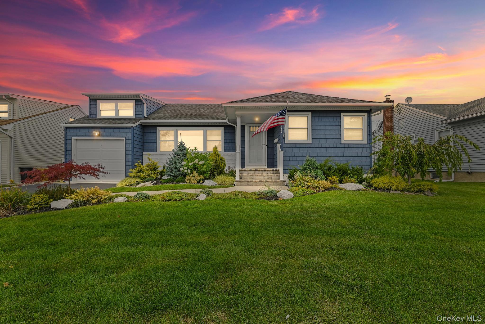 #1 photo, 530 N Hawthorne Street, नासाउ काउंटी Massapequa , NY 11758