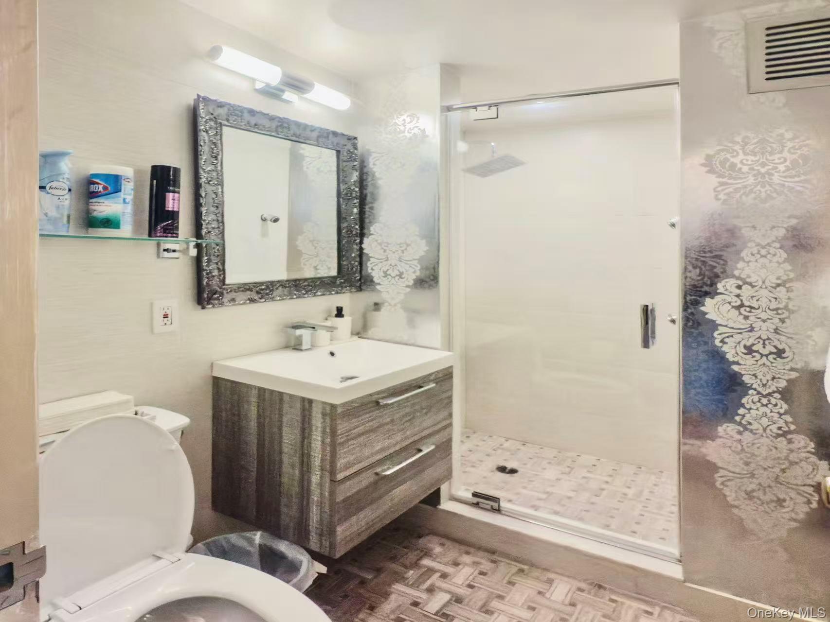 #14 photo, 166 E 63 Street, New York (Manhattan) , NY 10065