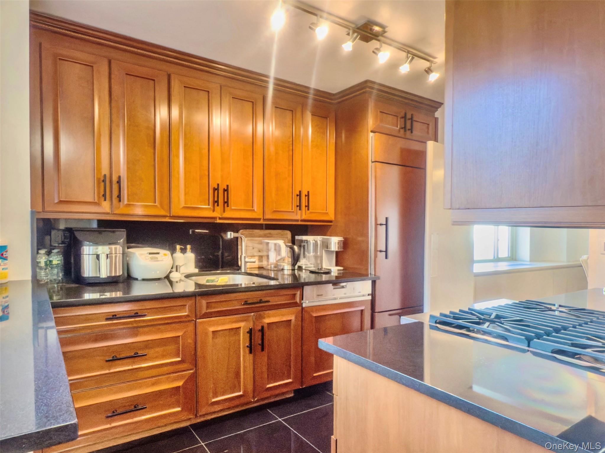 #9 photo, 166 E 63 Street, New York (Manhattan) , NY 10065