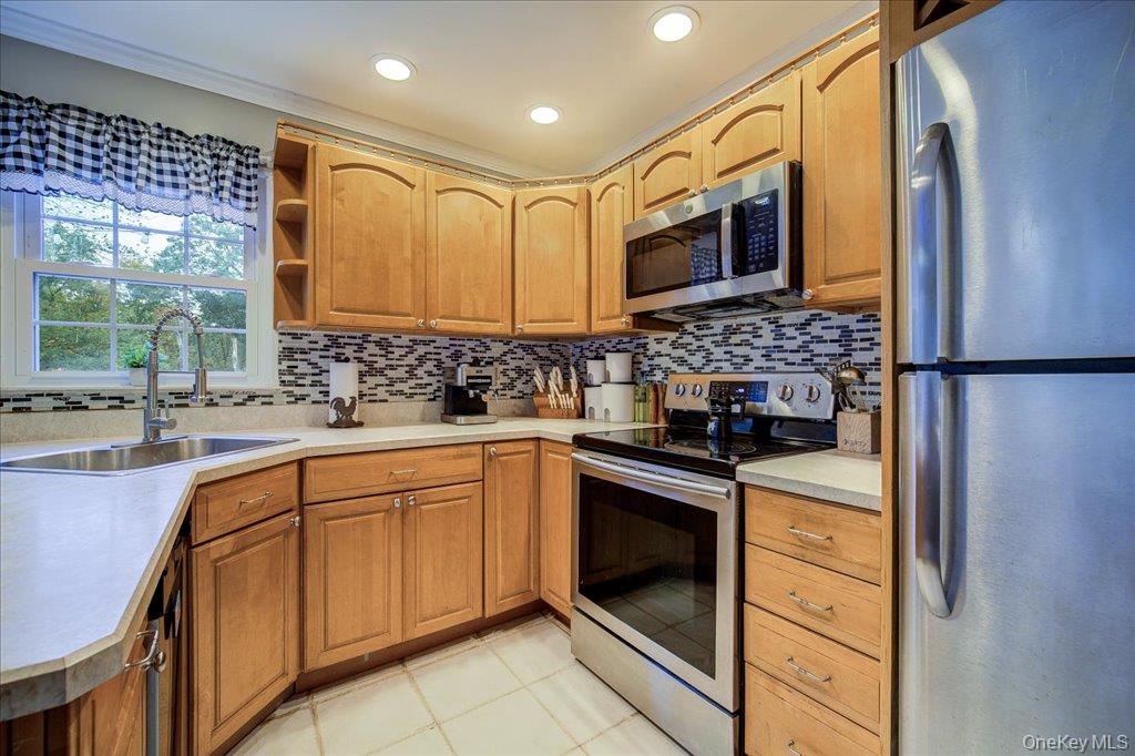 #16 photo, 20 Jeffrey Court, Carmel , NY 10512