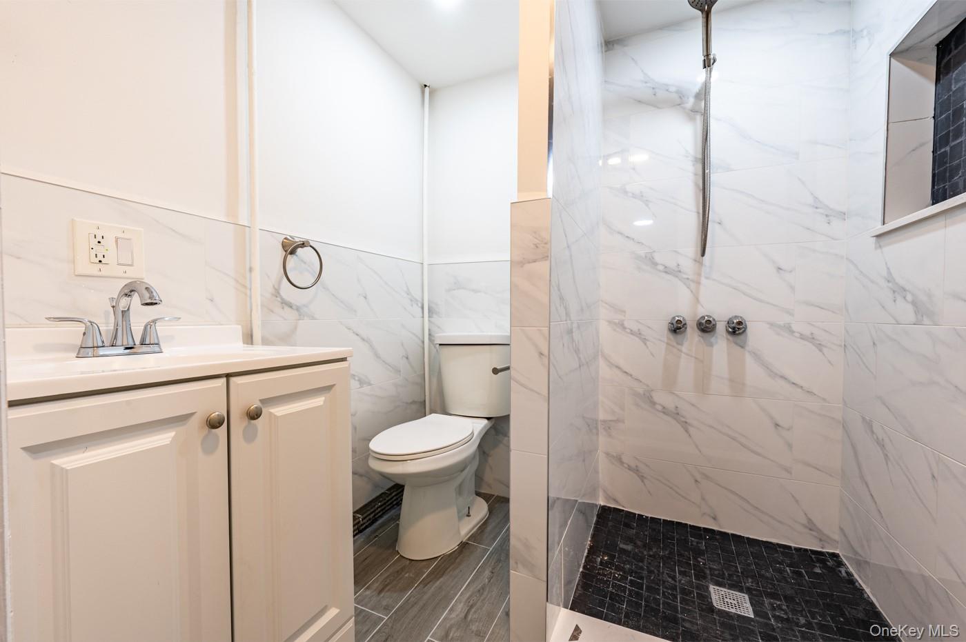 #13 photo, 2354 Waterbury Avenue, Bronx , NY 10462