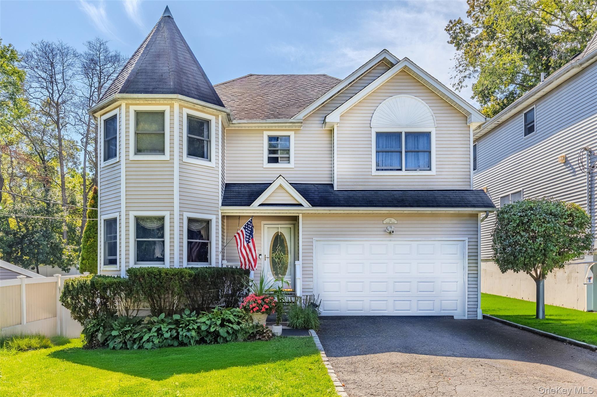 #1 photo, 1A Mather Court, Huntington Station , NY 11746