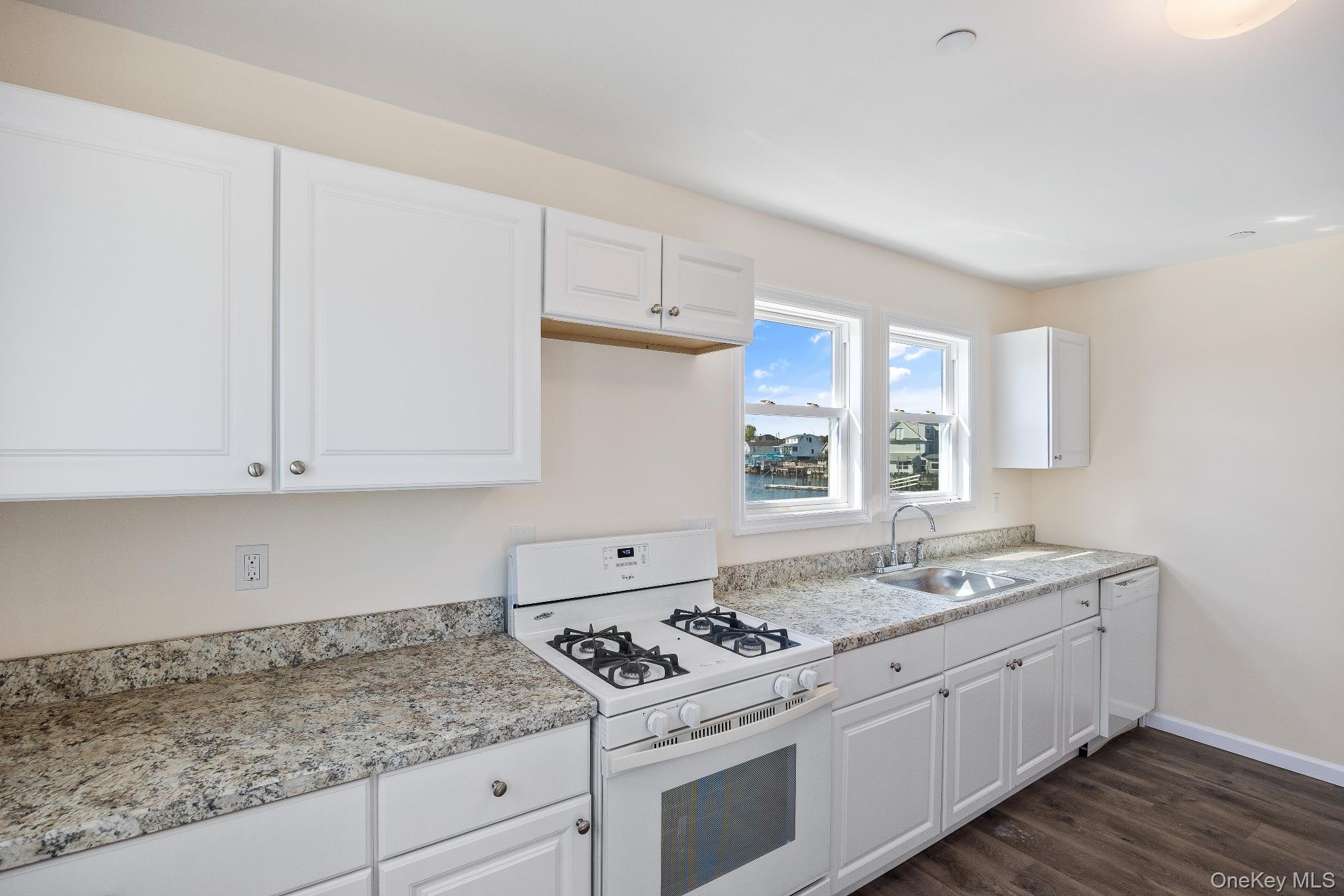 #15 photo, 41 West Avenue, ナッソー郡 Lawrence , NY 11559