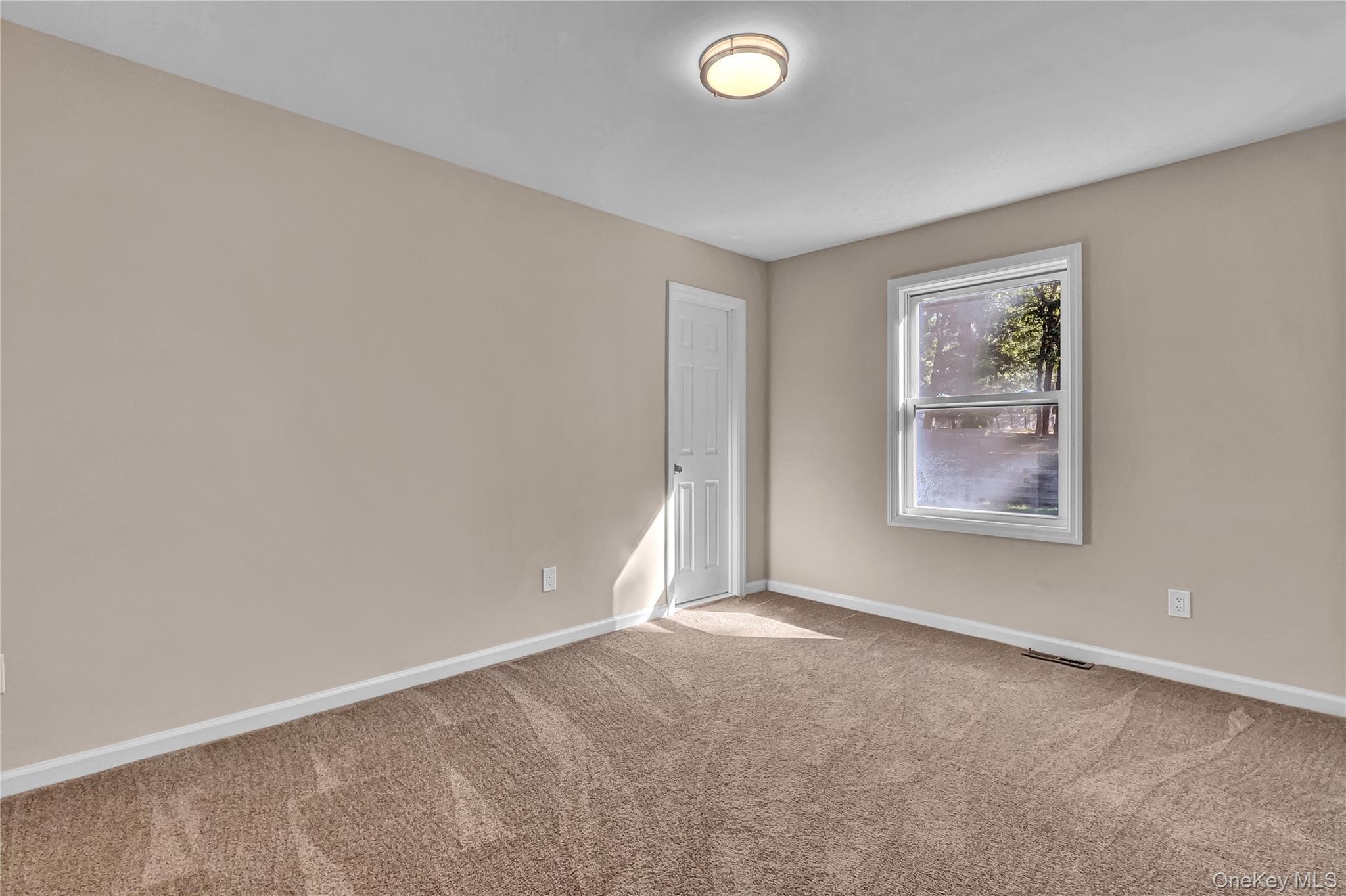 #12 photo, 31 Fawn Lane, South Setauket , NY 11720