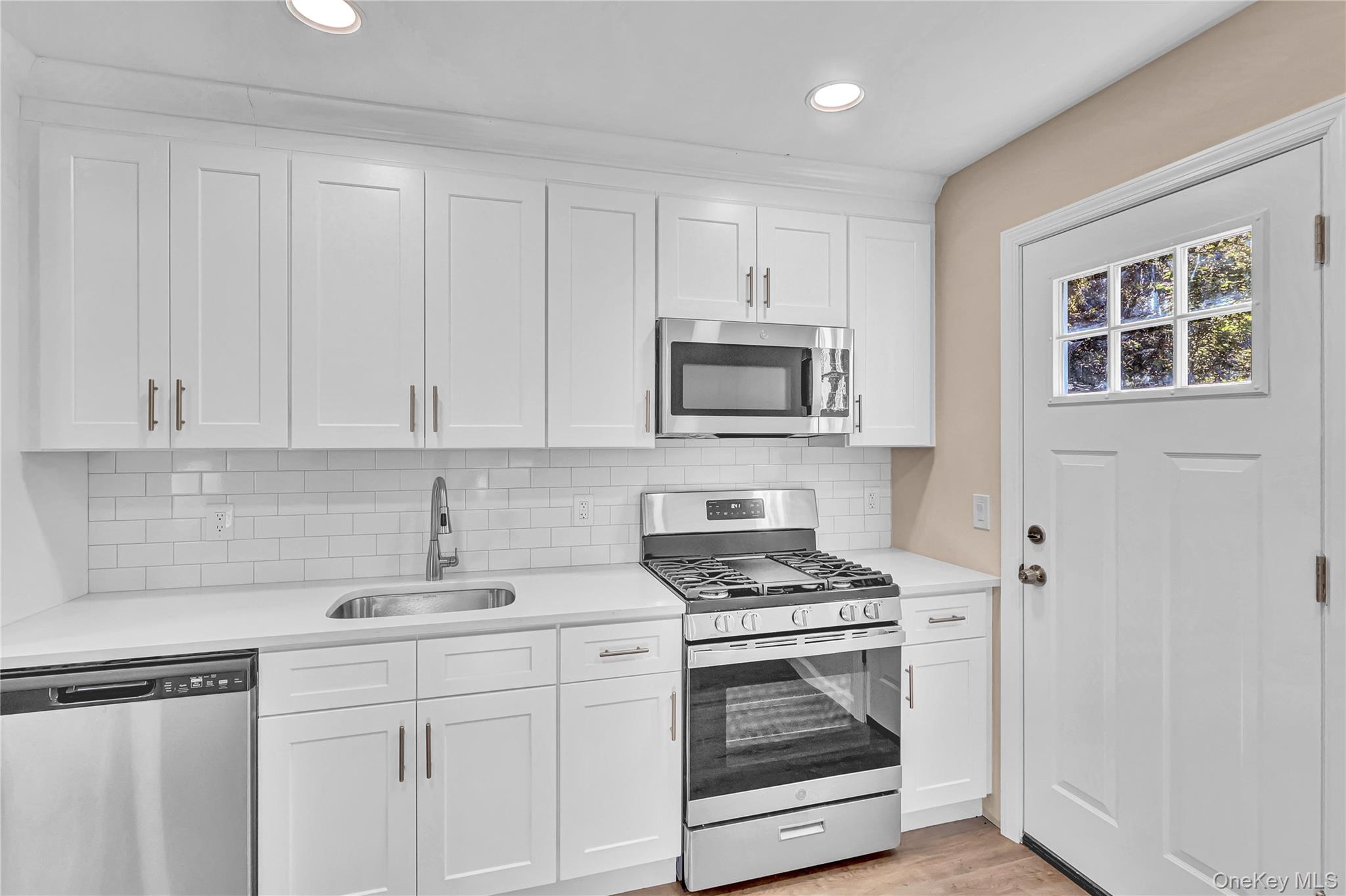 #7 photo, 31 Fawn Lane, South Setauket , NY 11720