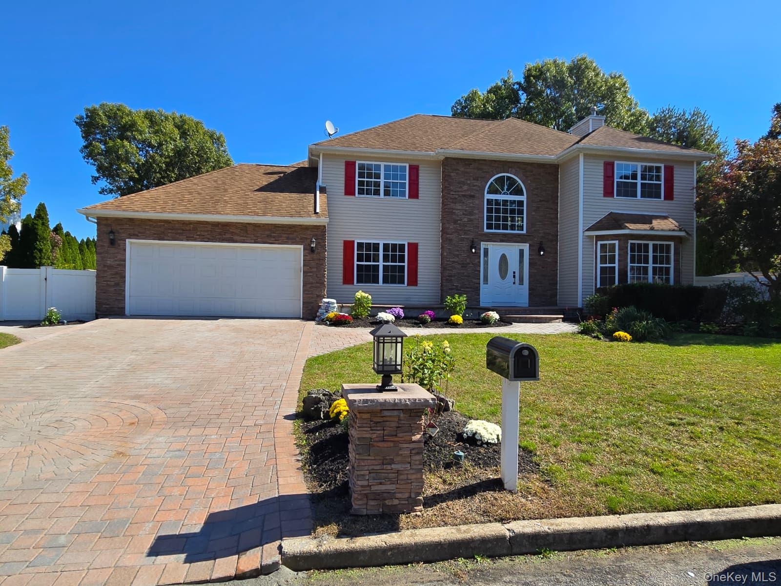 #1 photo, 14 Adamson Street, サフォーク郡 Selden , NY 11784