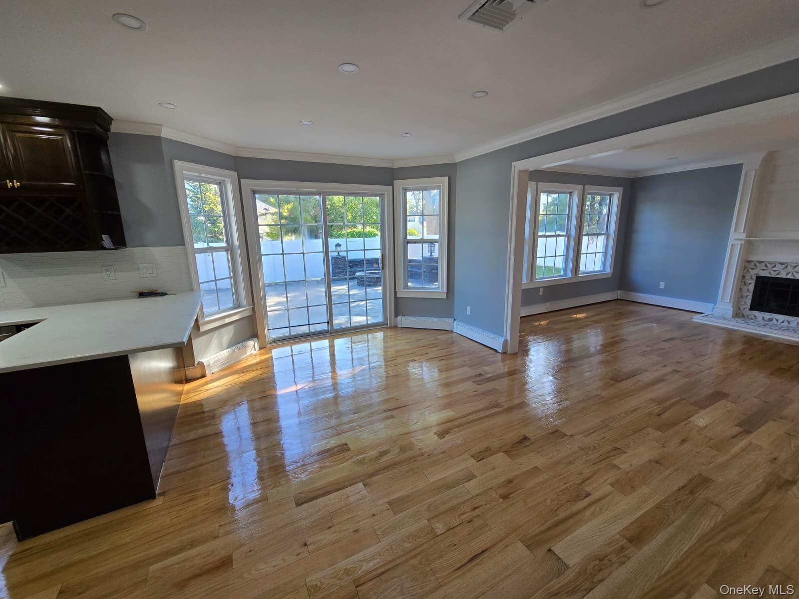 #10 photo, 14 Adamson Street, サフォーク郡 Selden , NY 11784