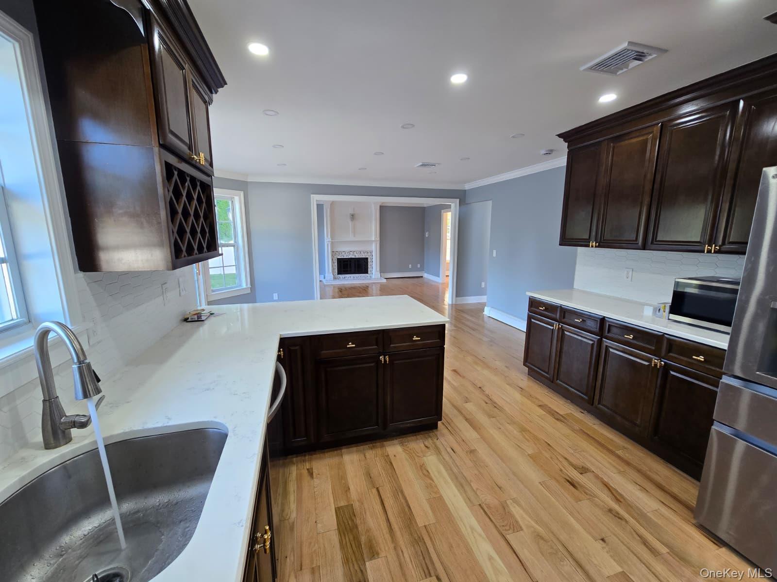 #11 photo, 14 Adamson Street, サフォーク郡 Selden , NY 11784