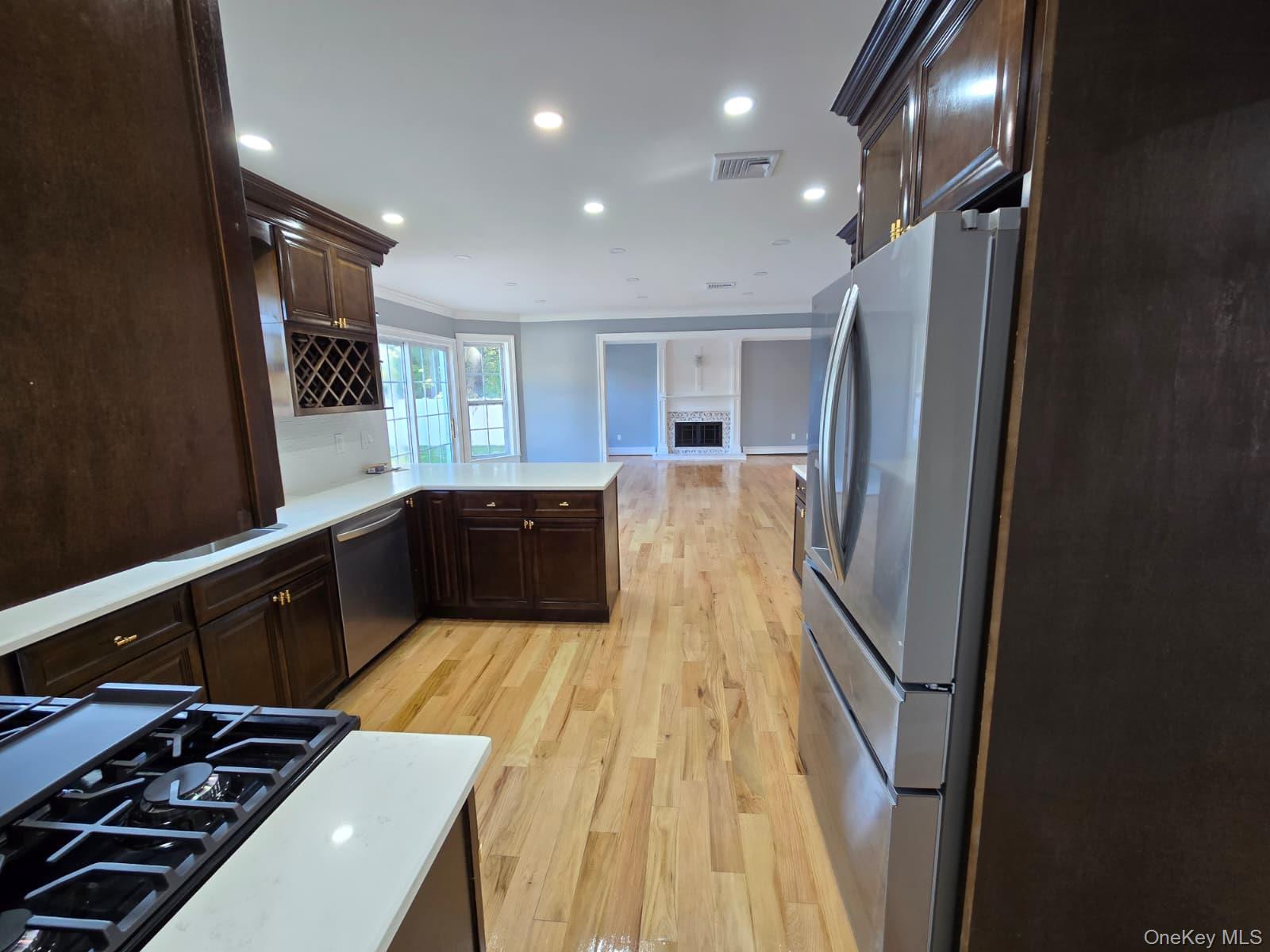 #12 photo, 14 Adamson Street, サフォーク郡 Selden , NY 11784