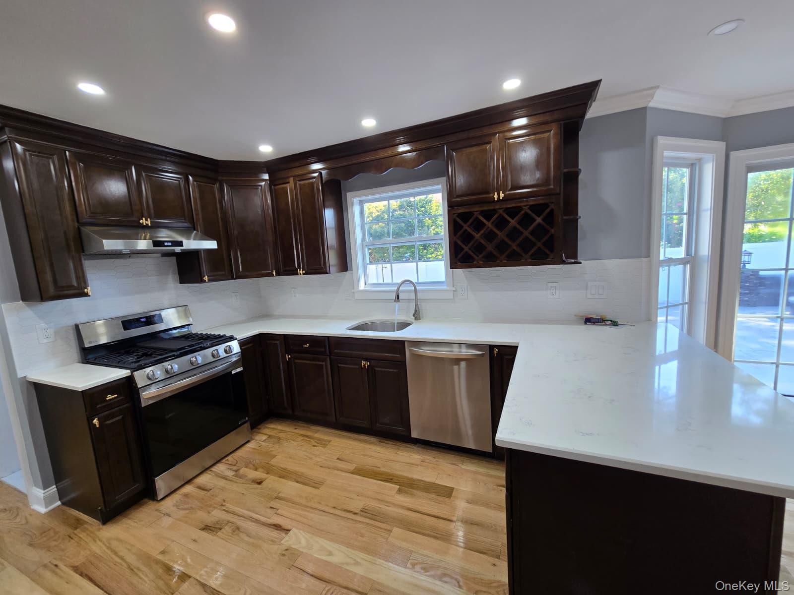 #13 photo, 14 Adamson Street, サフォーク郡 Selden , NY 11784