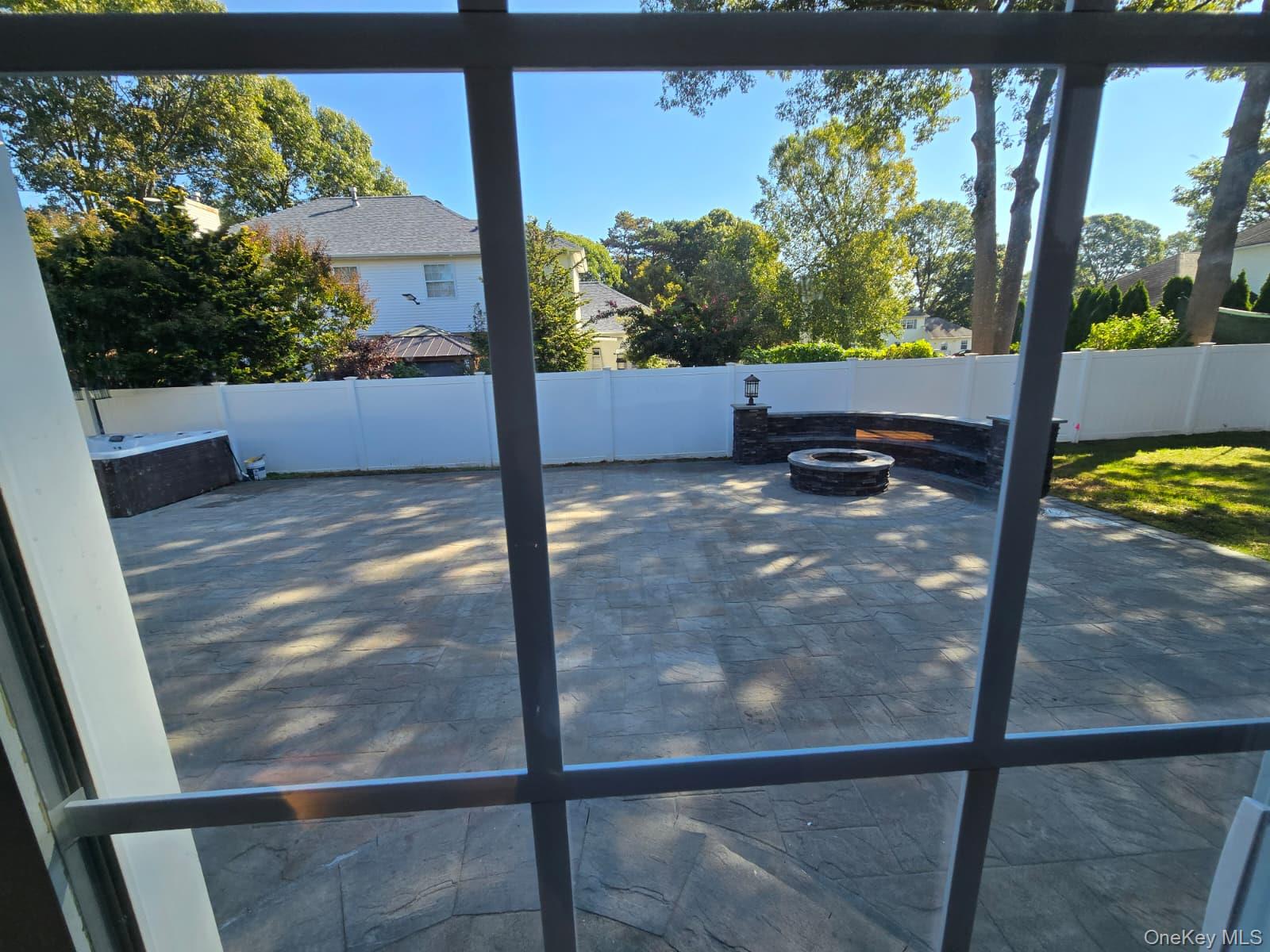 #16 photo, 14 Adamson Street, サフォーク郡 Selden , NY 11784