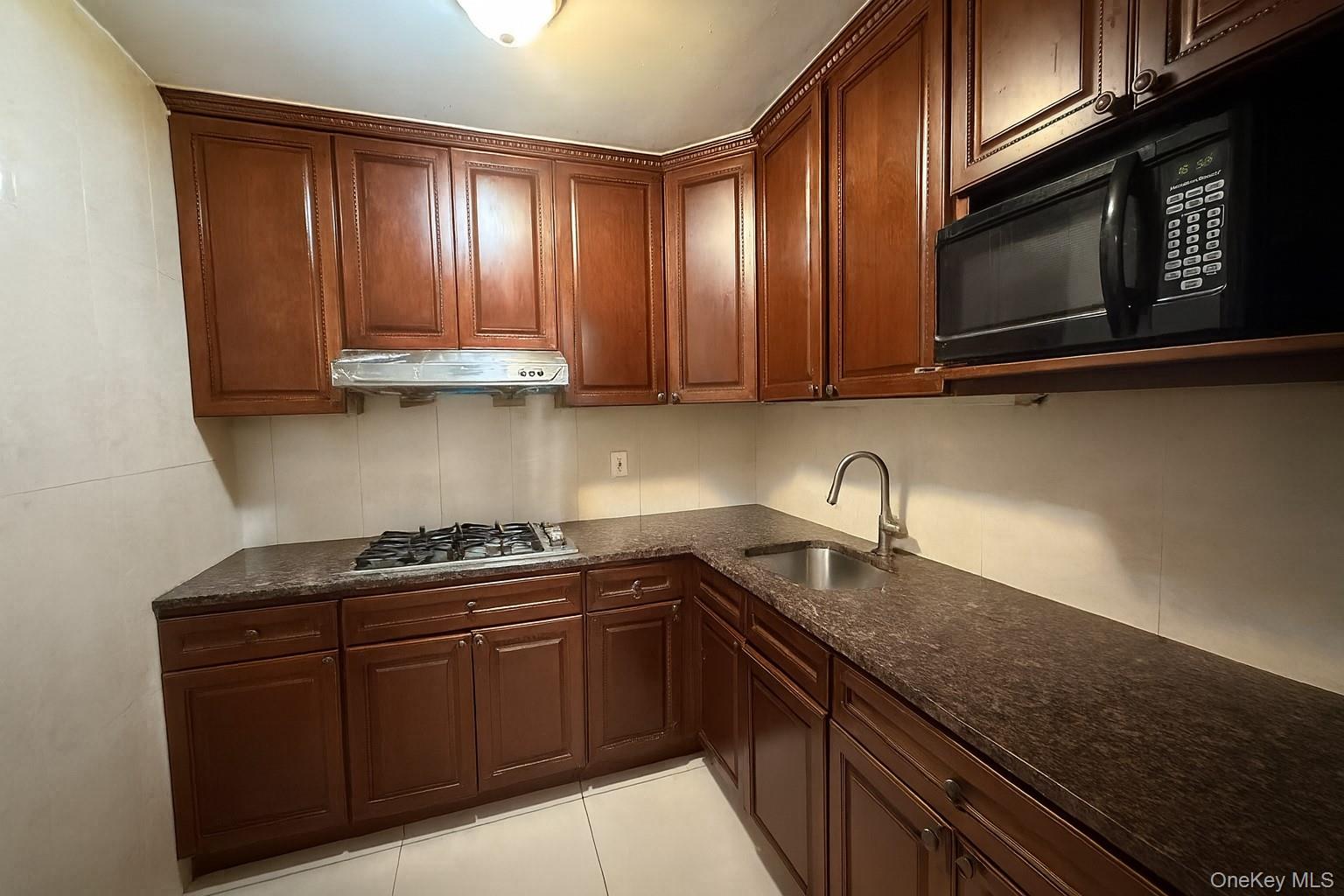 #4 photo, 38-25 Parsons Boulevard, קווינס Flushing , NY 11354