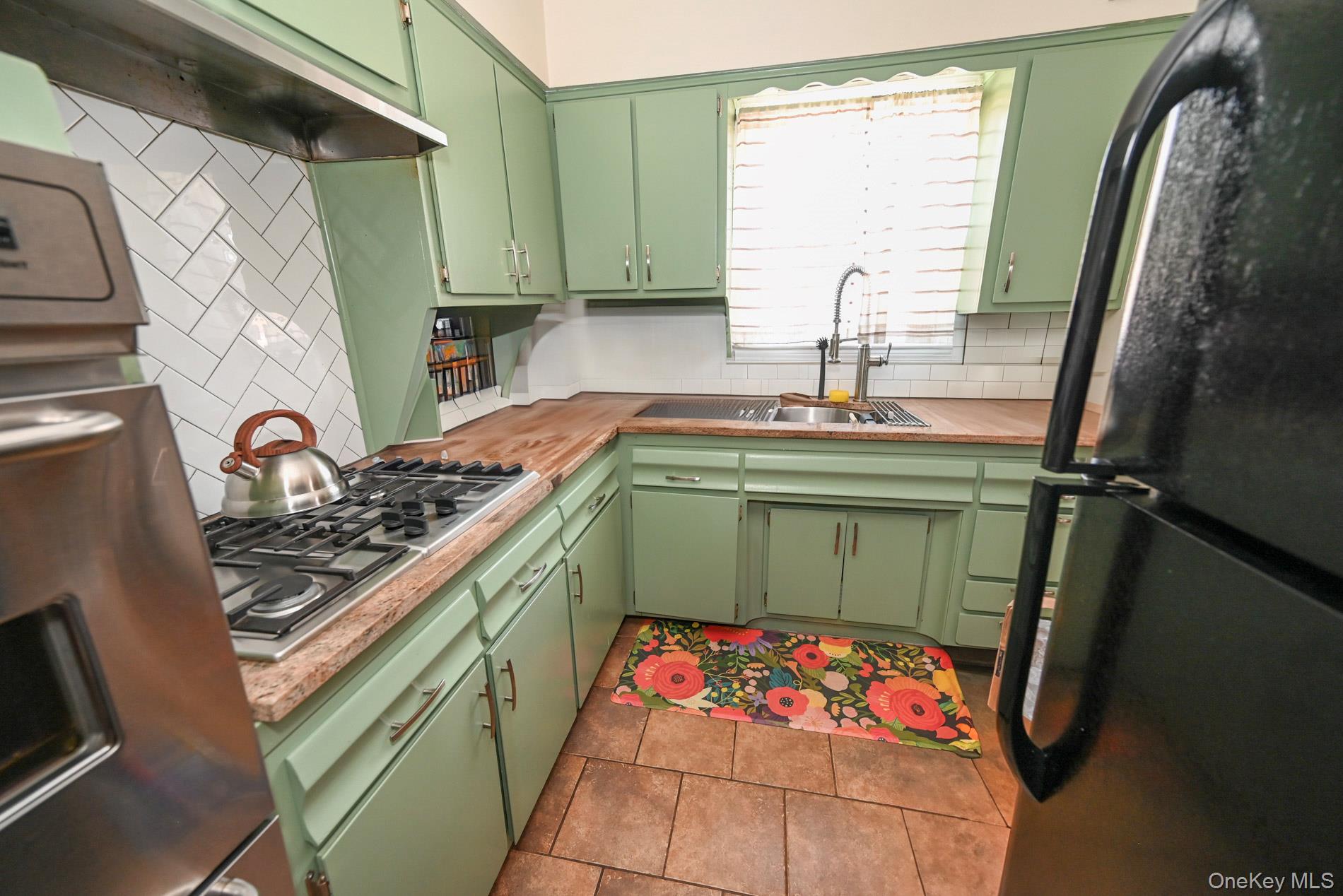 #20 photo, 8223 Caldwell Avenue, Middle Village , NY 11379