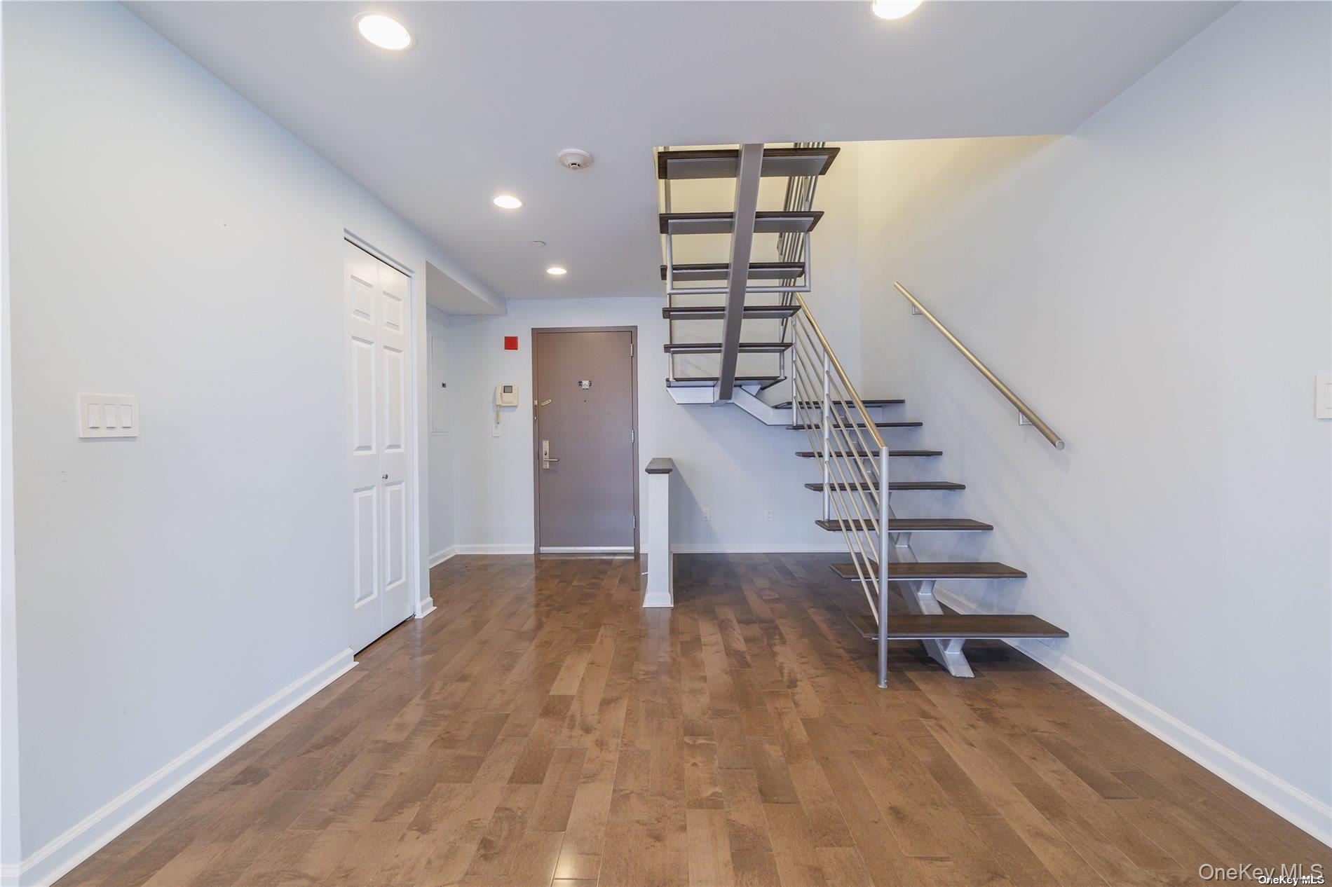 #11 photo, 260 W Broadway, ナッソー郡 Long Beach , NY 11561