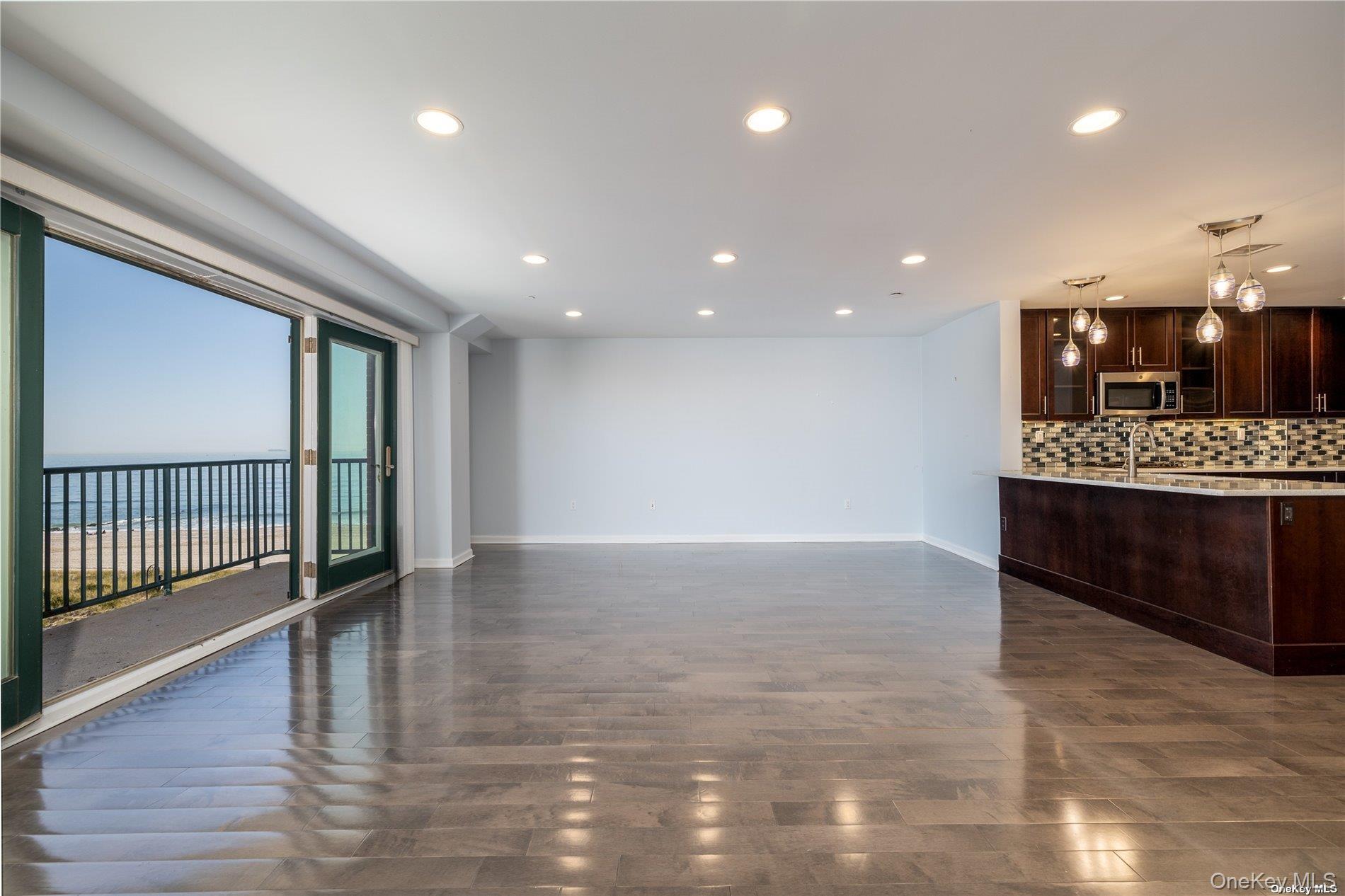 #6 photo, 260 W Broadway, ナッソー郡 Long Beach , NY 11561