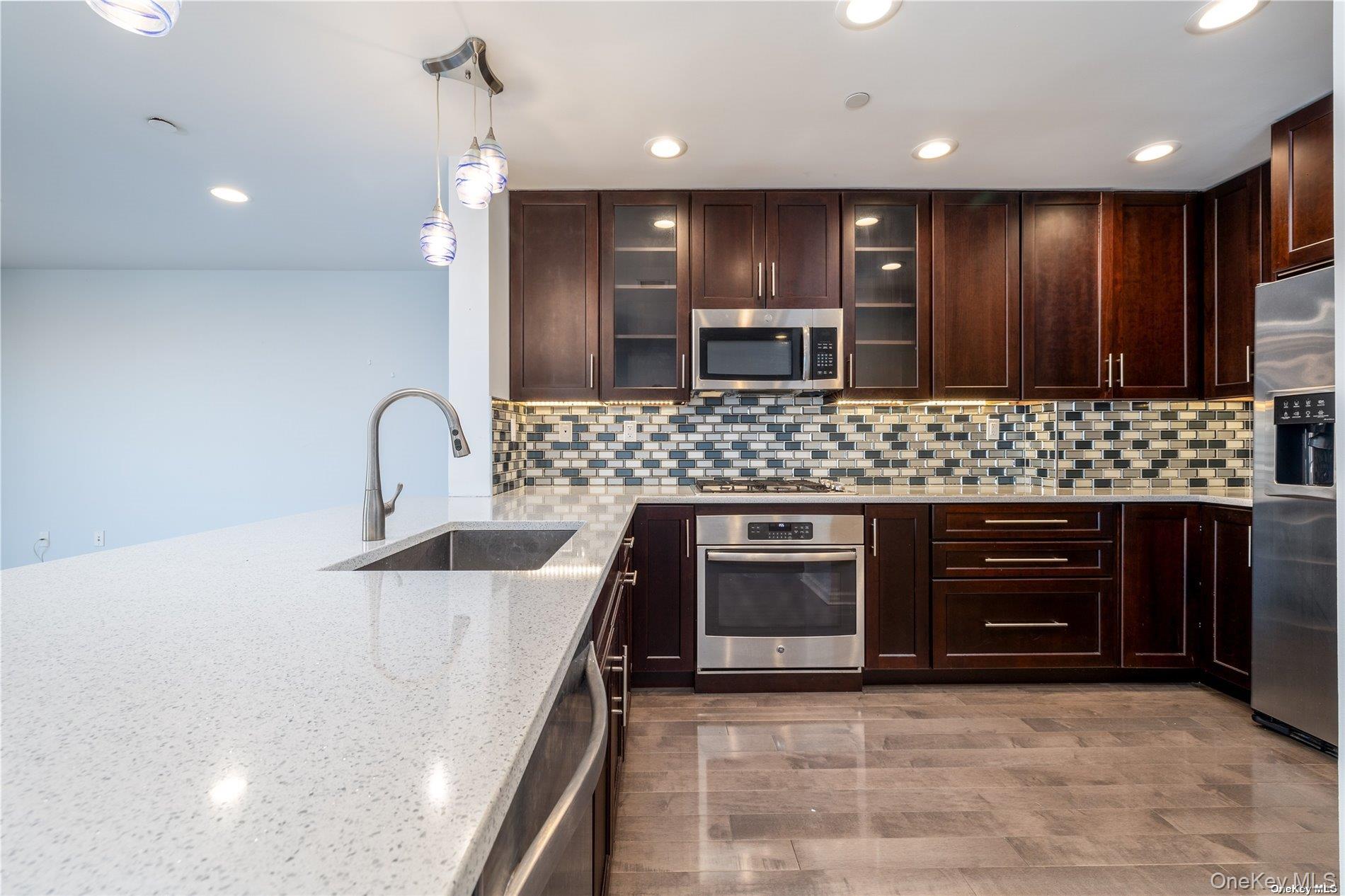 #7 photo, 260 W Broadway, ナッソー郡 Long Beach , NY 11561