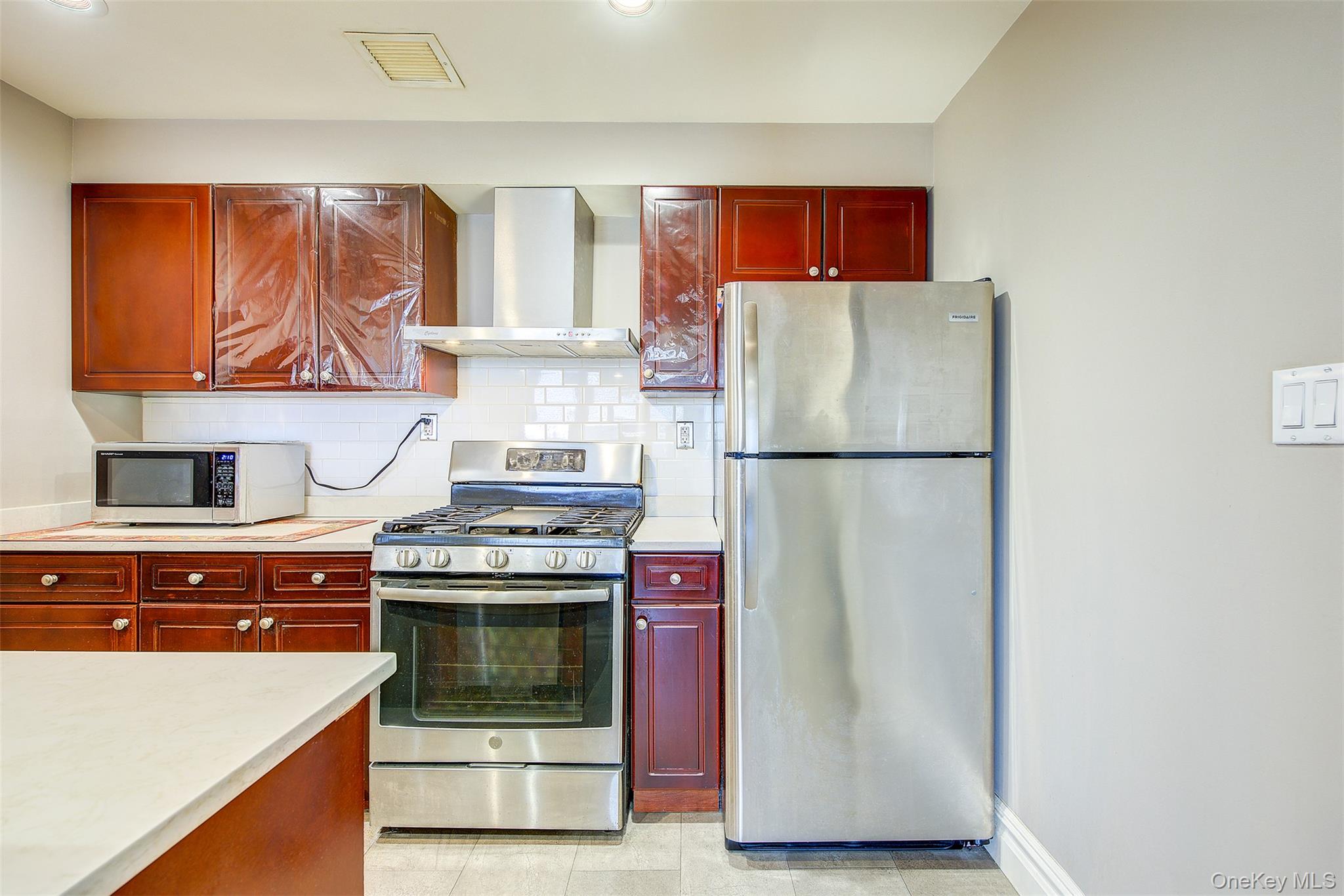 #7 photo, 13546 Grand Central Parkway, Briarwood , NY 11435