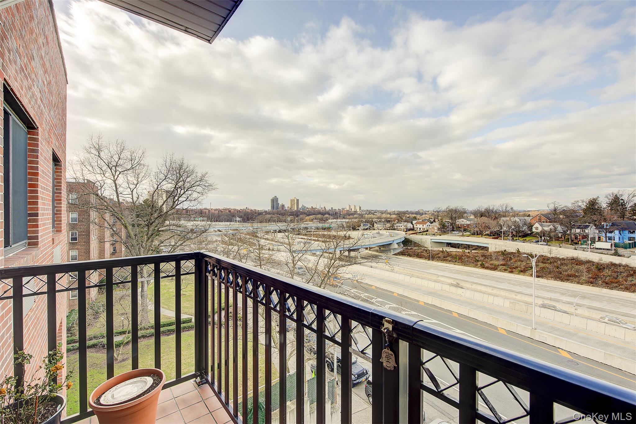 #9 photo, 13546 Grand Central Parkway, Briarwood , NY 11435