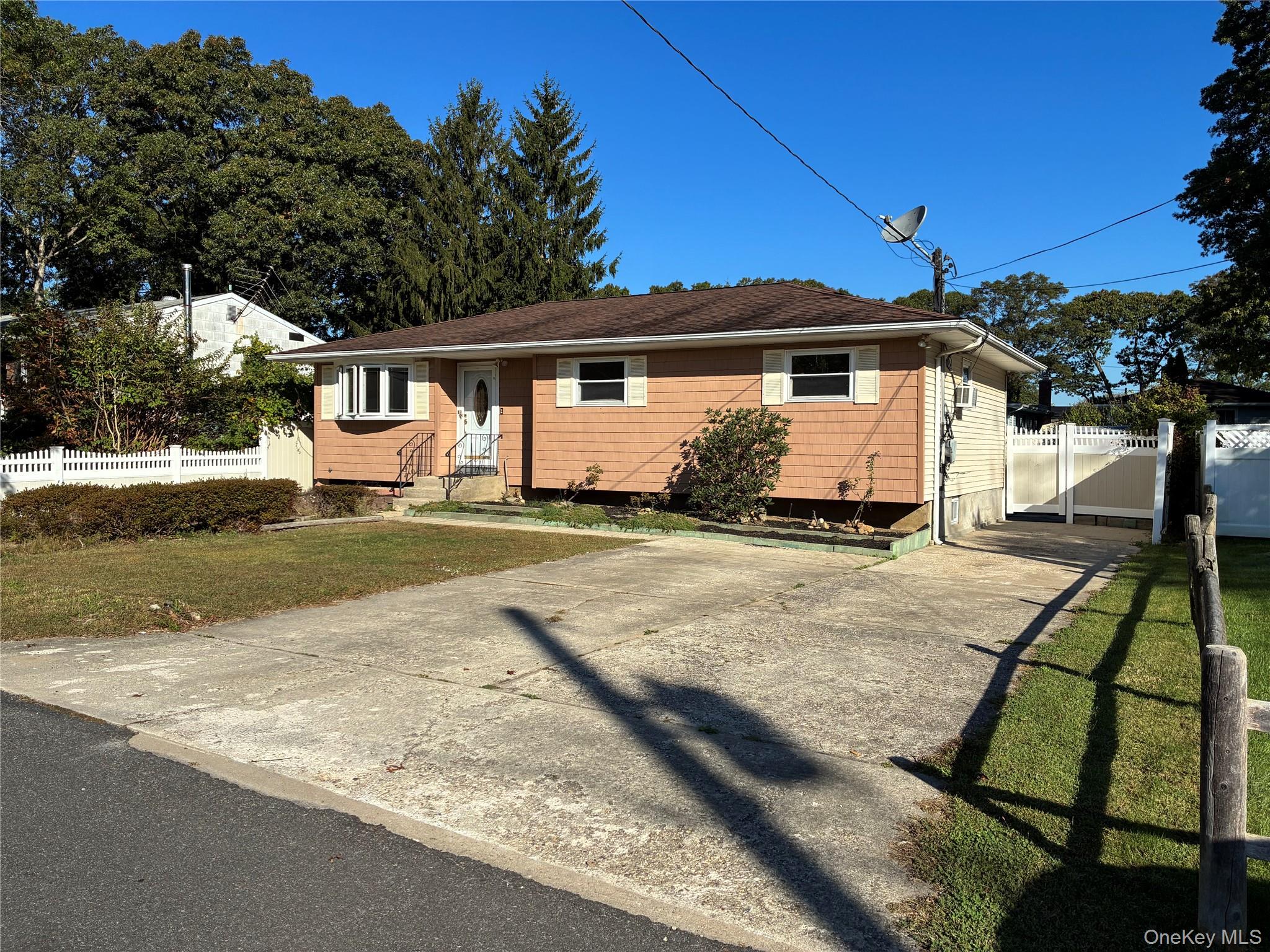 #3 photo, 281 Fir Grove Road, Ronkonkoma , NY 11779