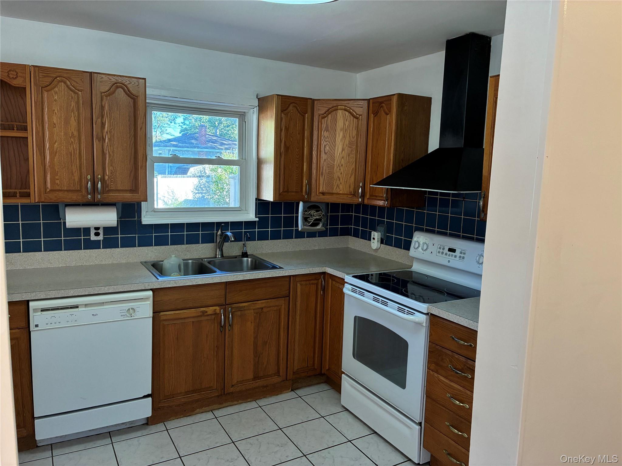 #8 photo, 281 Fir Grove Road, Ronkonkoma , NY 11779