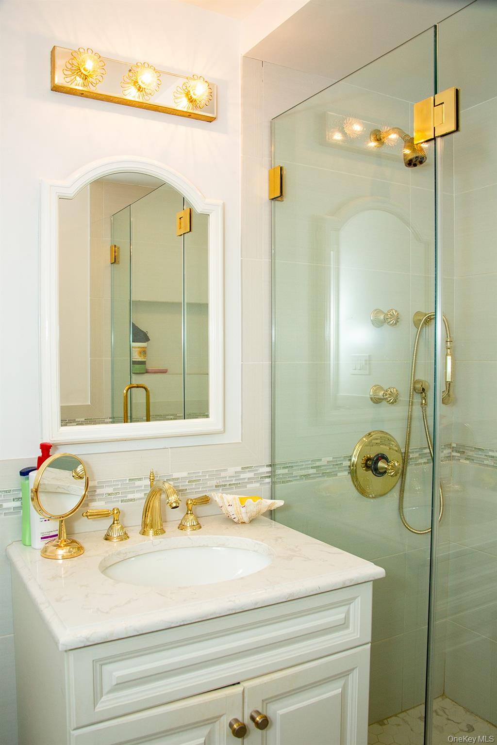 #18 photo, 27110 grand central Parkway, クイーンズ区 Floral Park , NY 11005