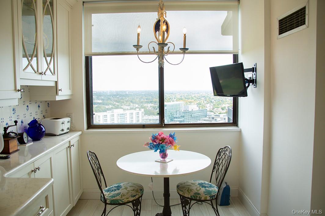 #9 photo, 27110 grand central Parkway, クイーンズ区 Floral Park , NY 11005