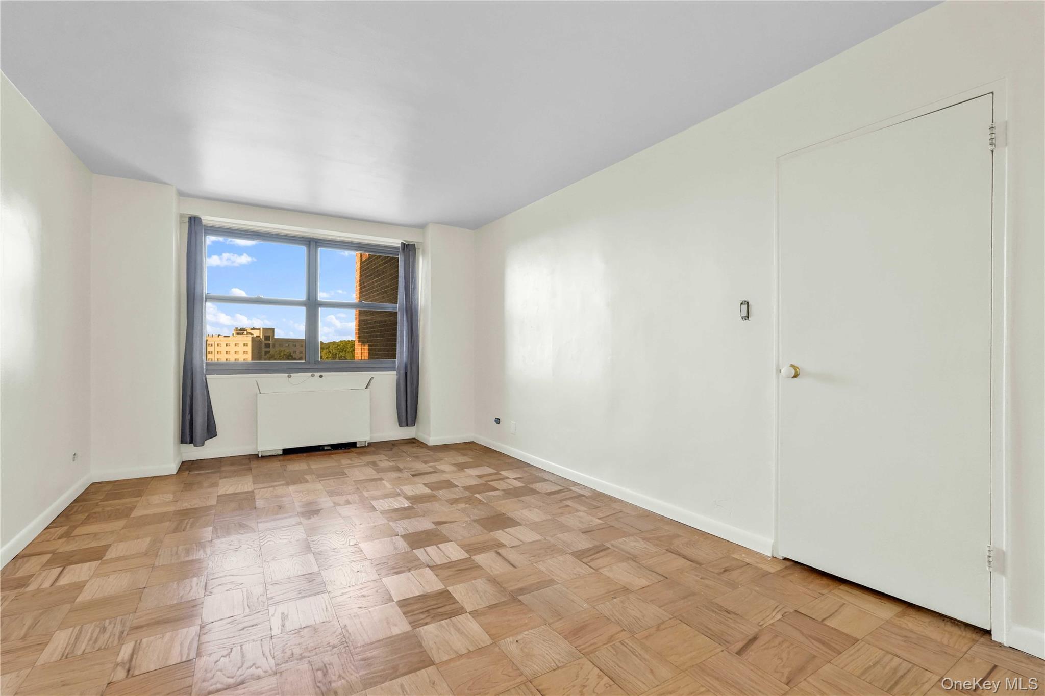 #15 photo, 6120 Grand Central Parkway, クイーンズ区 Forest Hills , NY 11375