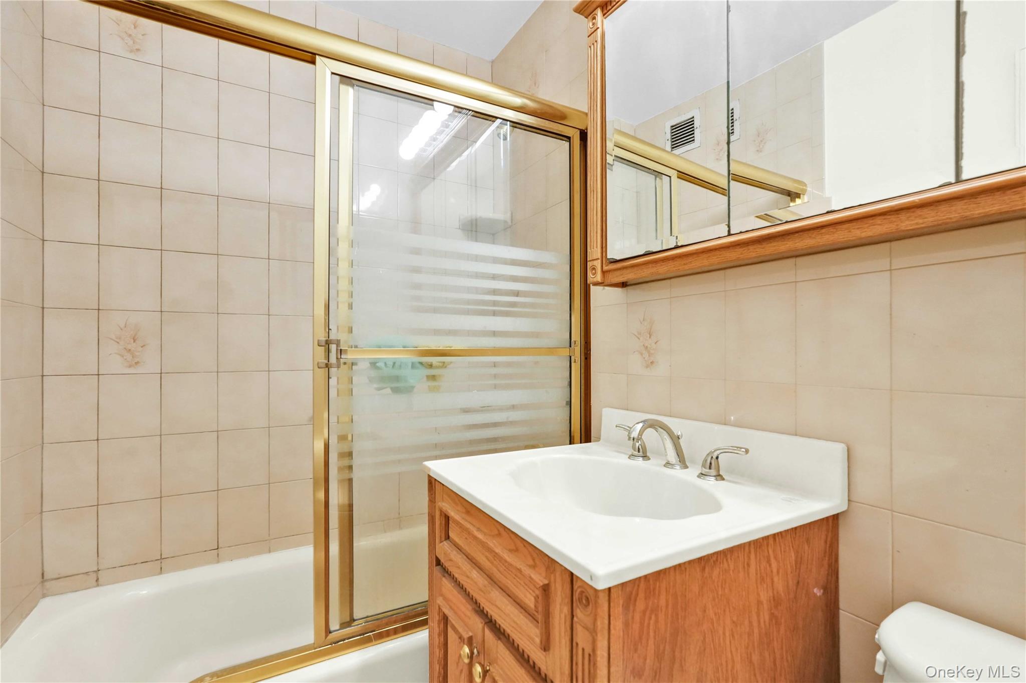 #18 photo, 6120 Grand Central Parkway, クイーンズ区 Forest Hills , NY 11375