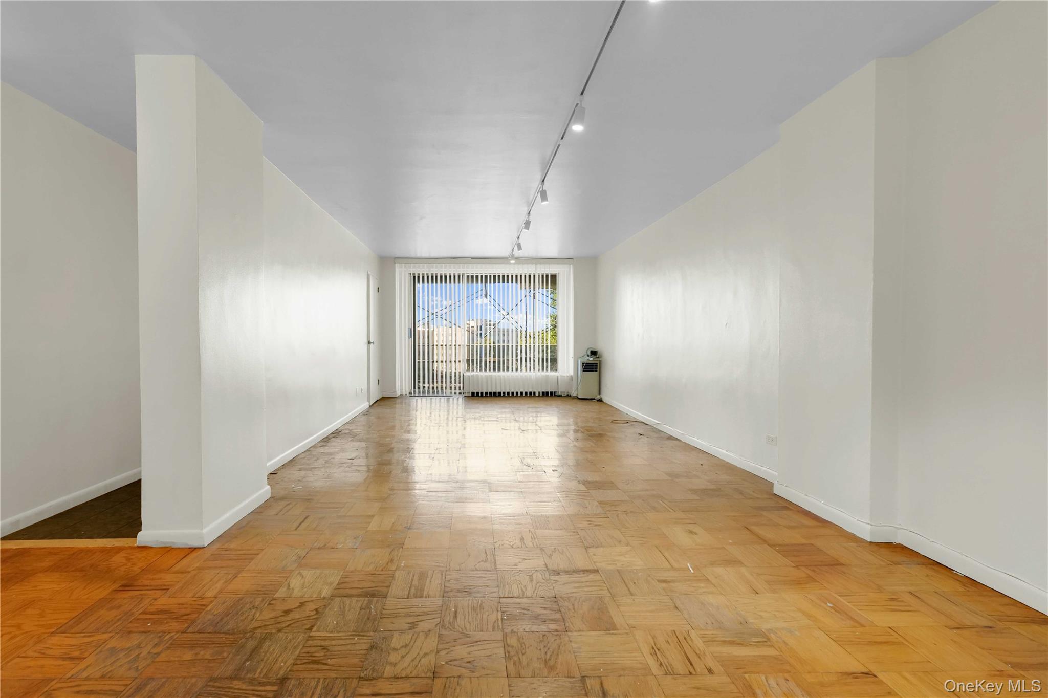 #6 photo, 6120 Grand Central Parkway, クイーンズ区 Forest Hills , NY 11375