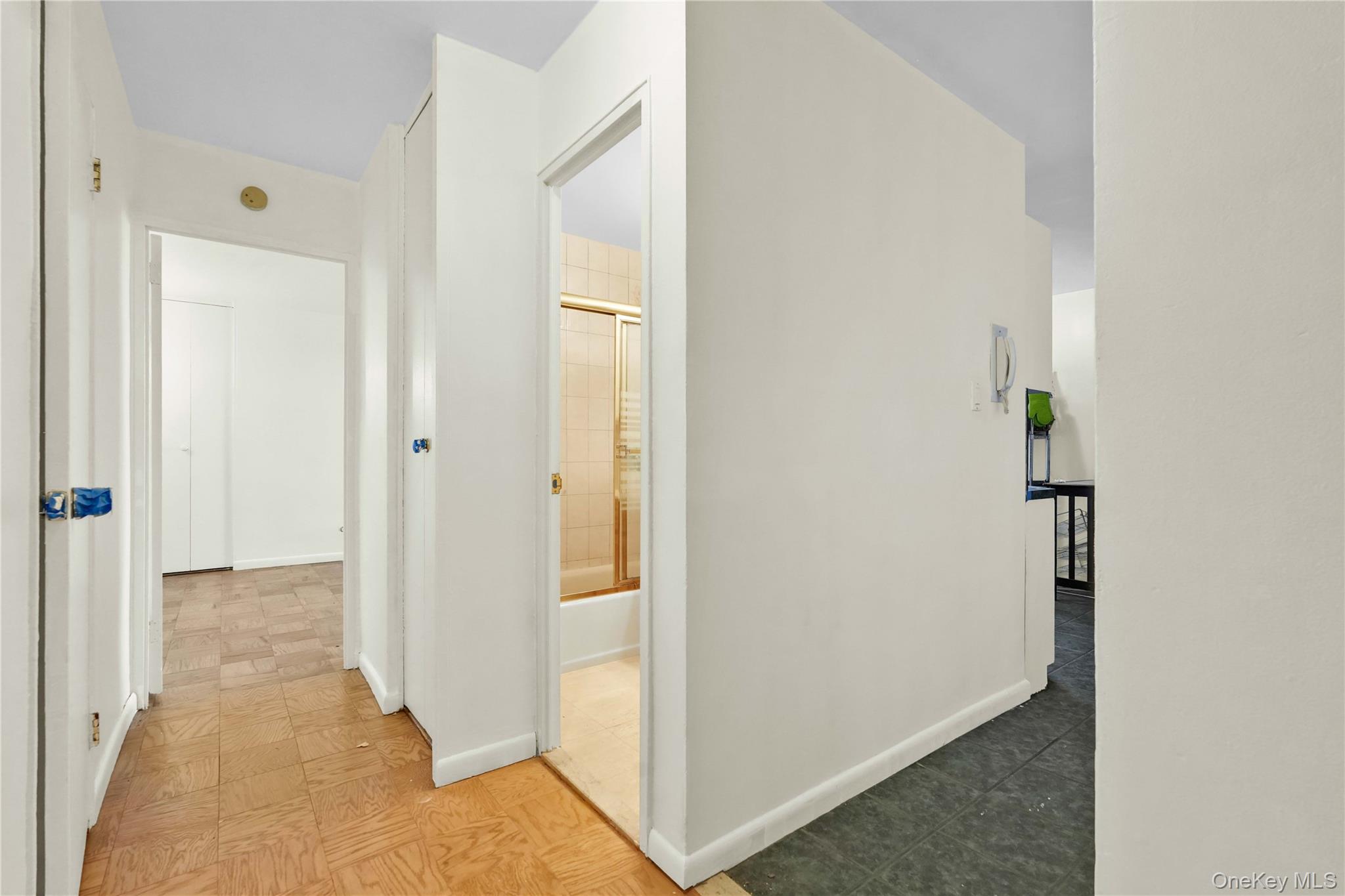 #7 photo, 6120 Grand Central Parkway, クイーンズ区 Forest Hills , NY 11375