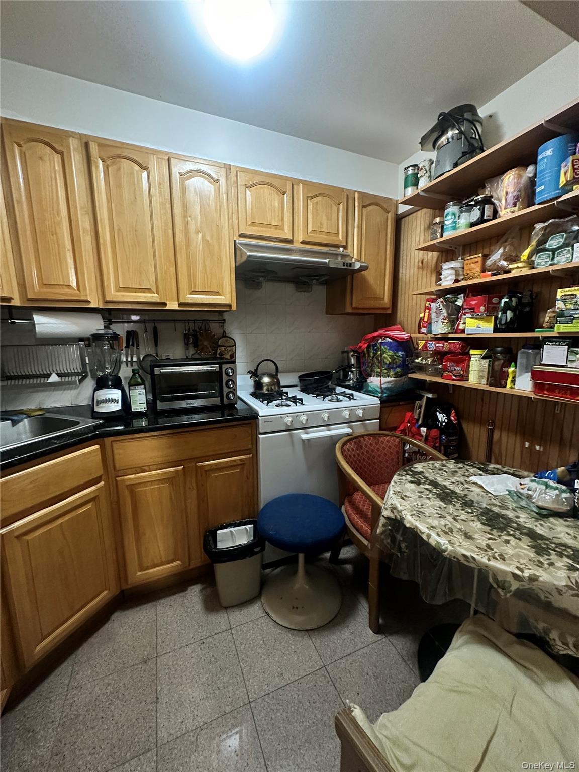 #5 photo, 40-24 76 Street, クイーンズ区 Elmhurst , NY 11373