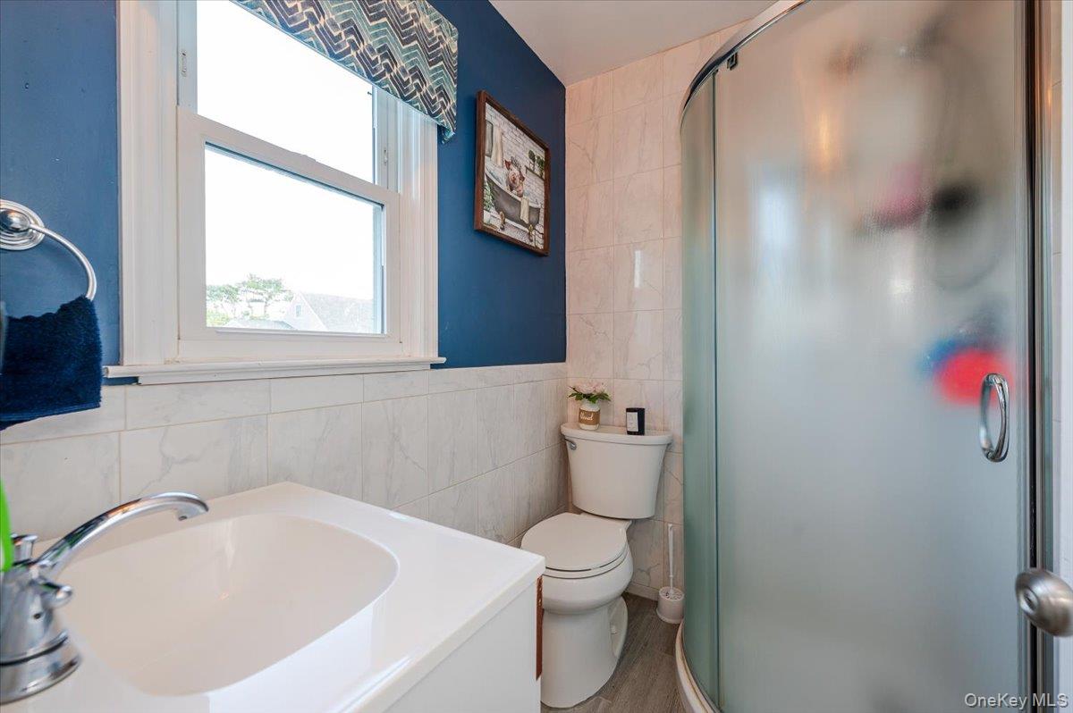 #11 photo, 165 Tremont Road, Lindenhurst , NY 11757